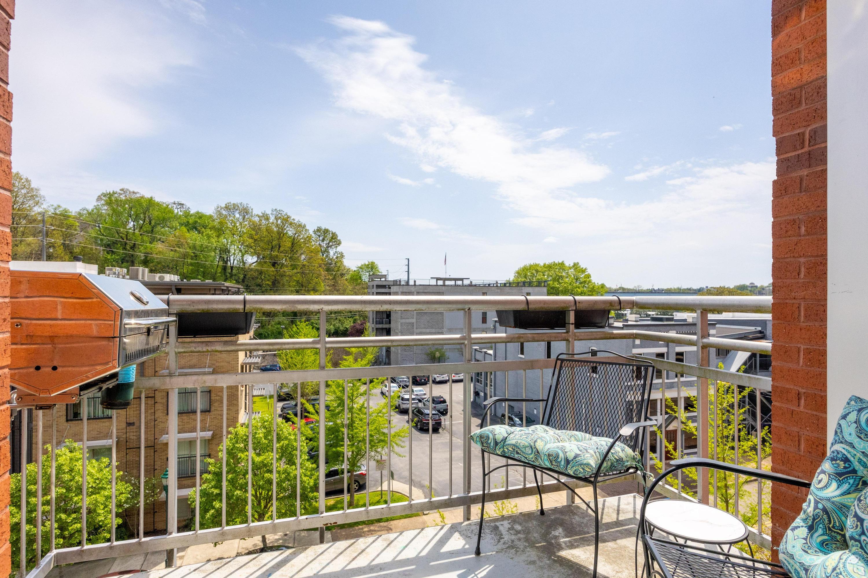 345 Frazier Avenue, 307