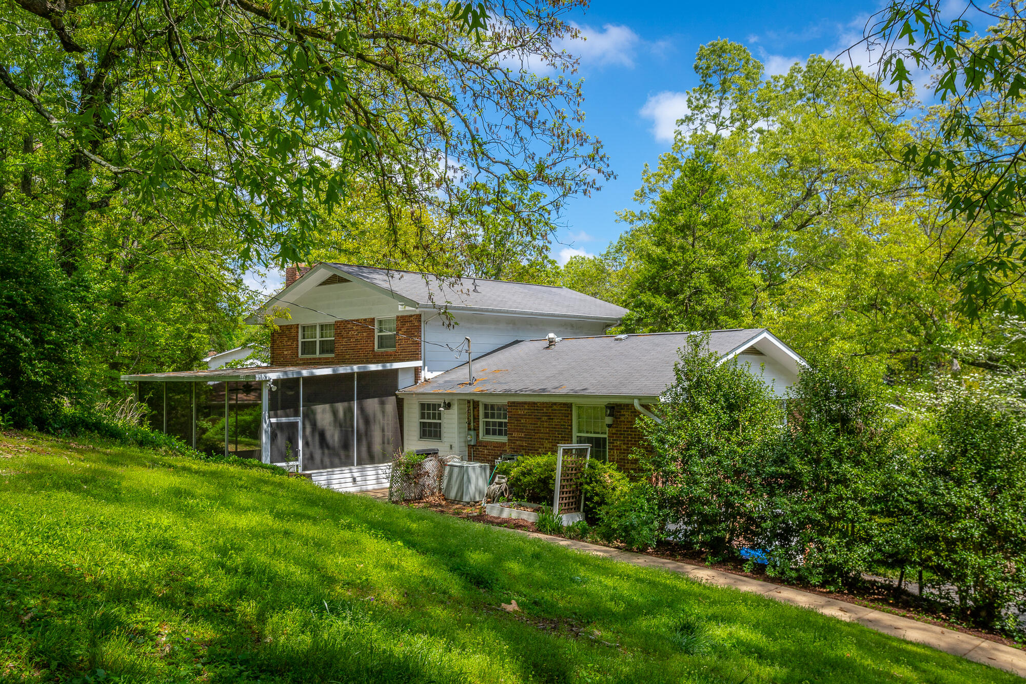 1337 N Glen Drive