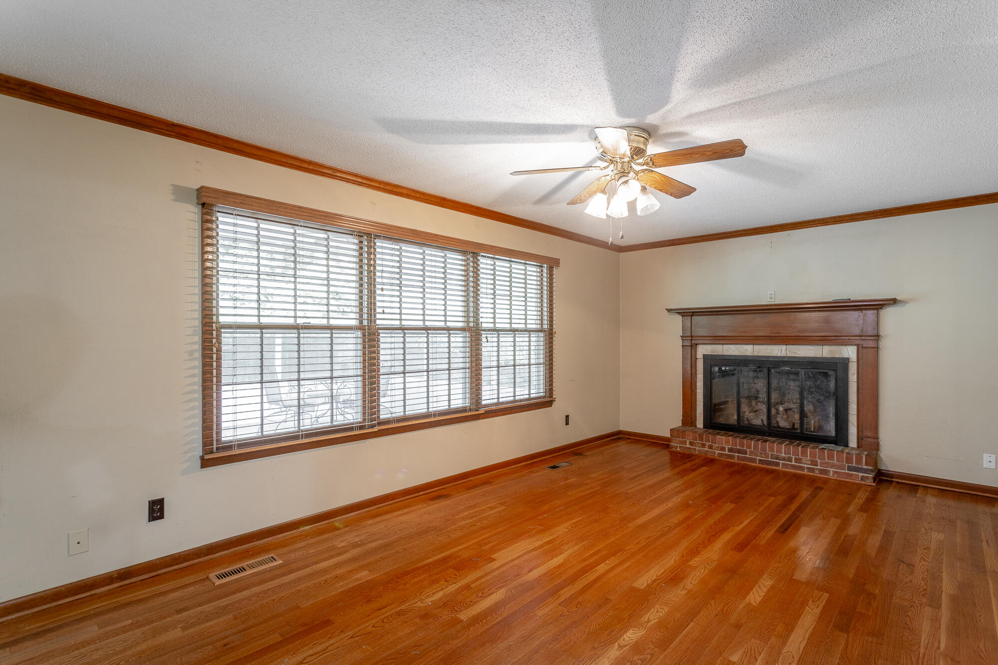 1337 N Glen Drive