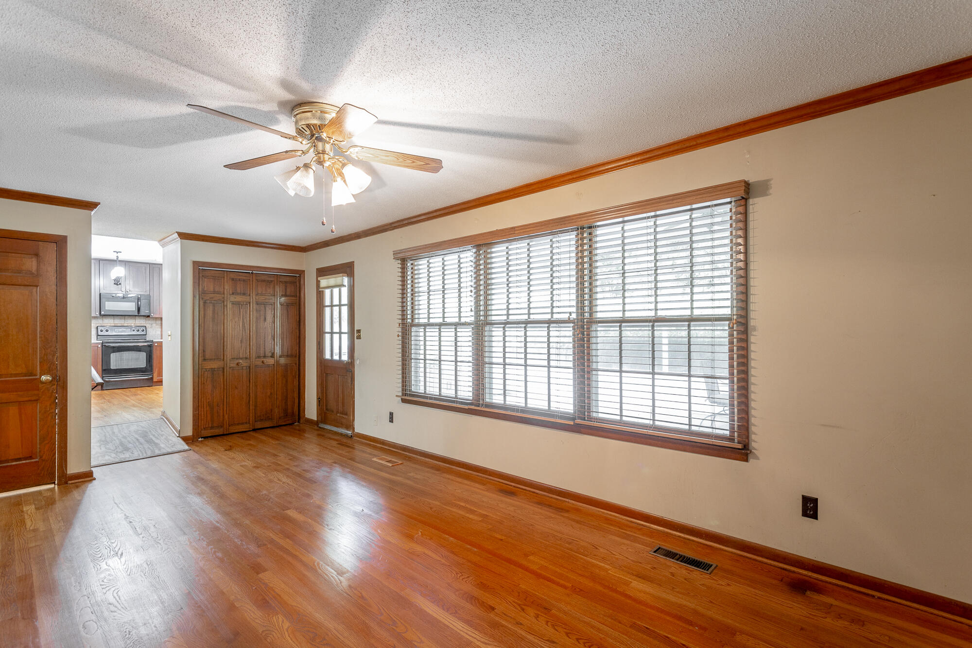1337 N Glen Drive