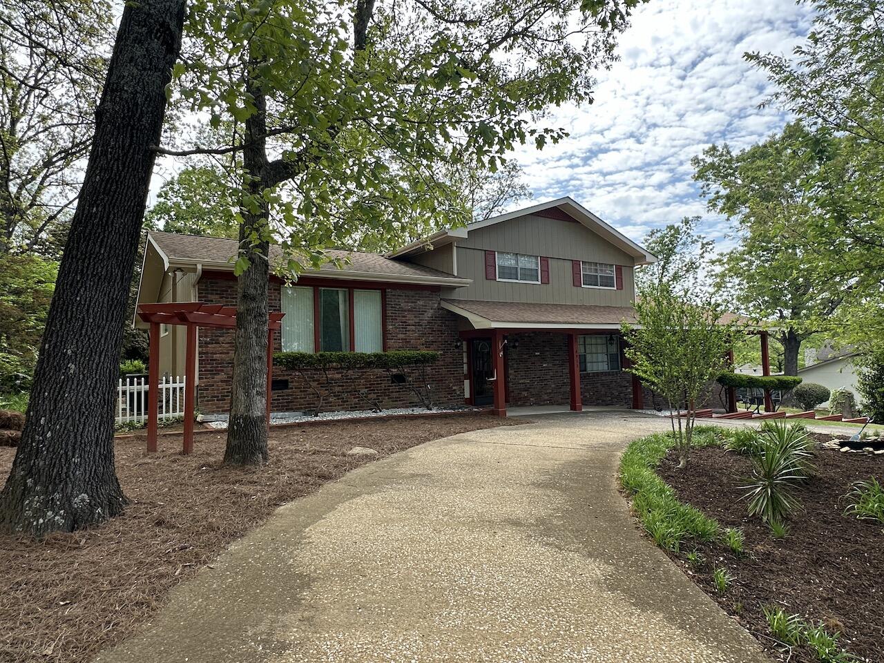 4933 Willow Lawn Drive