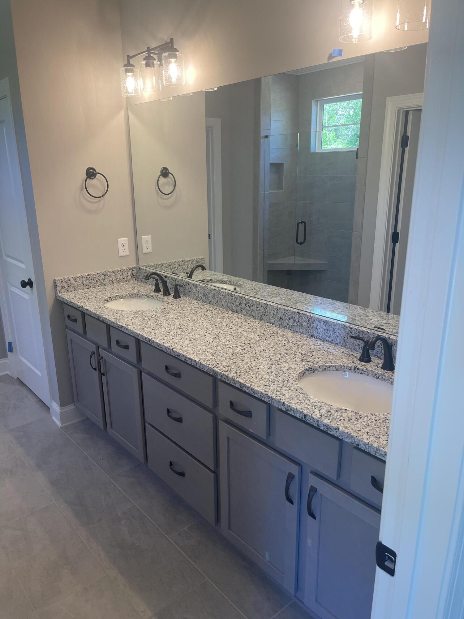9002 Knolling Loop, 24