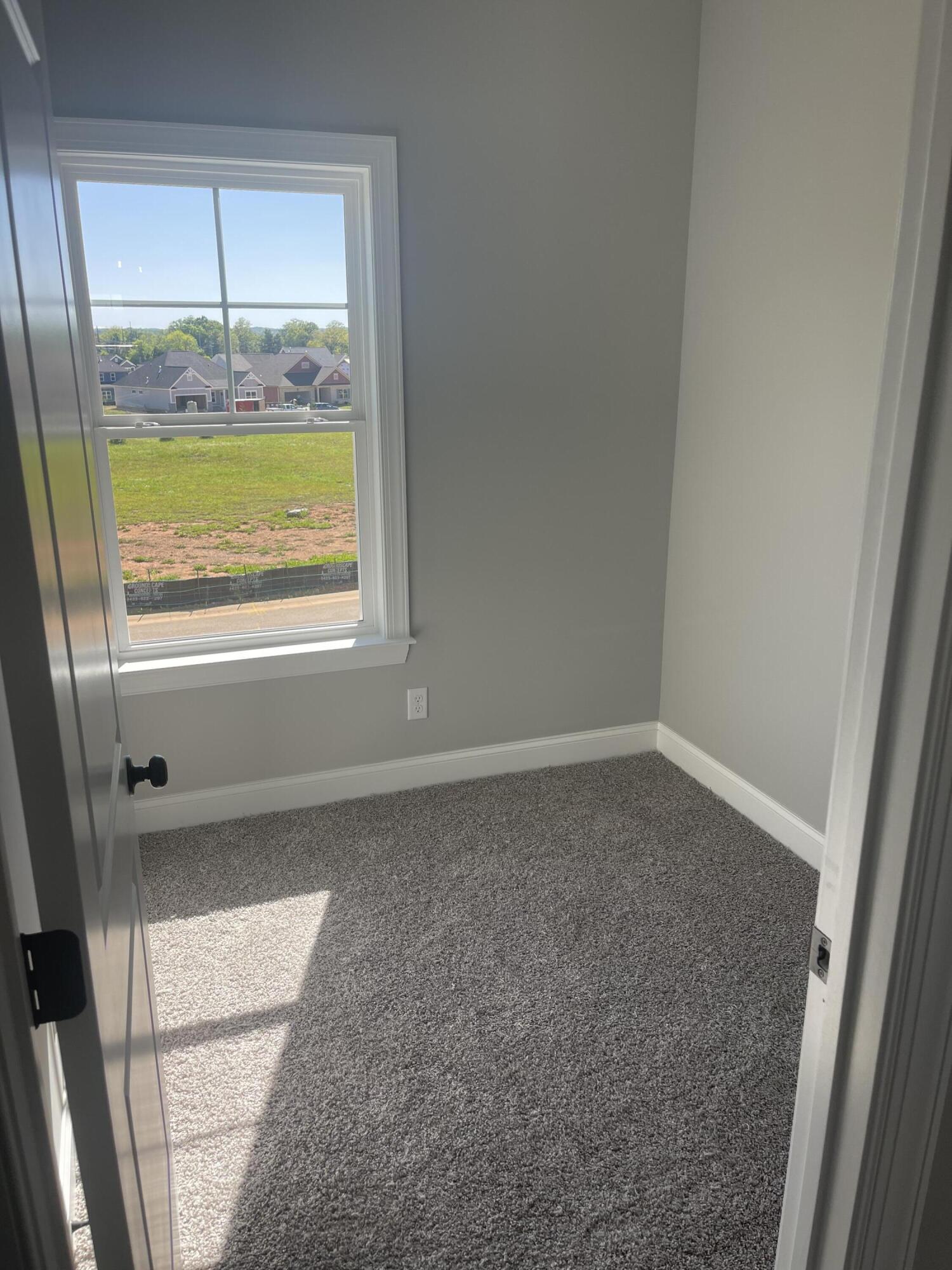 9002 Knolling Loop, 24