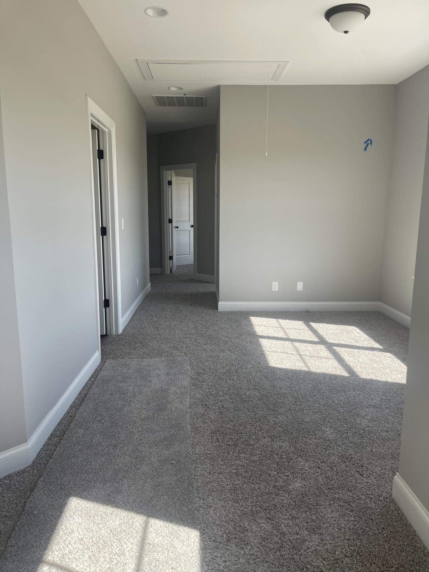 9002 Knolling Loop, 24