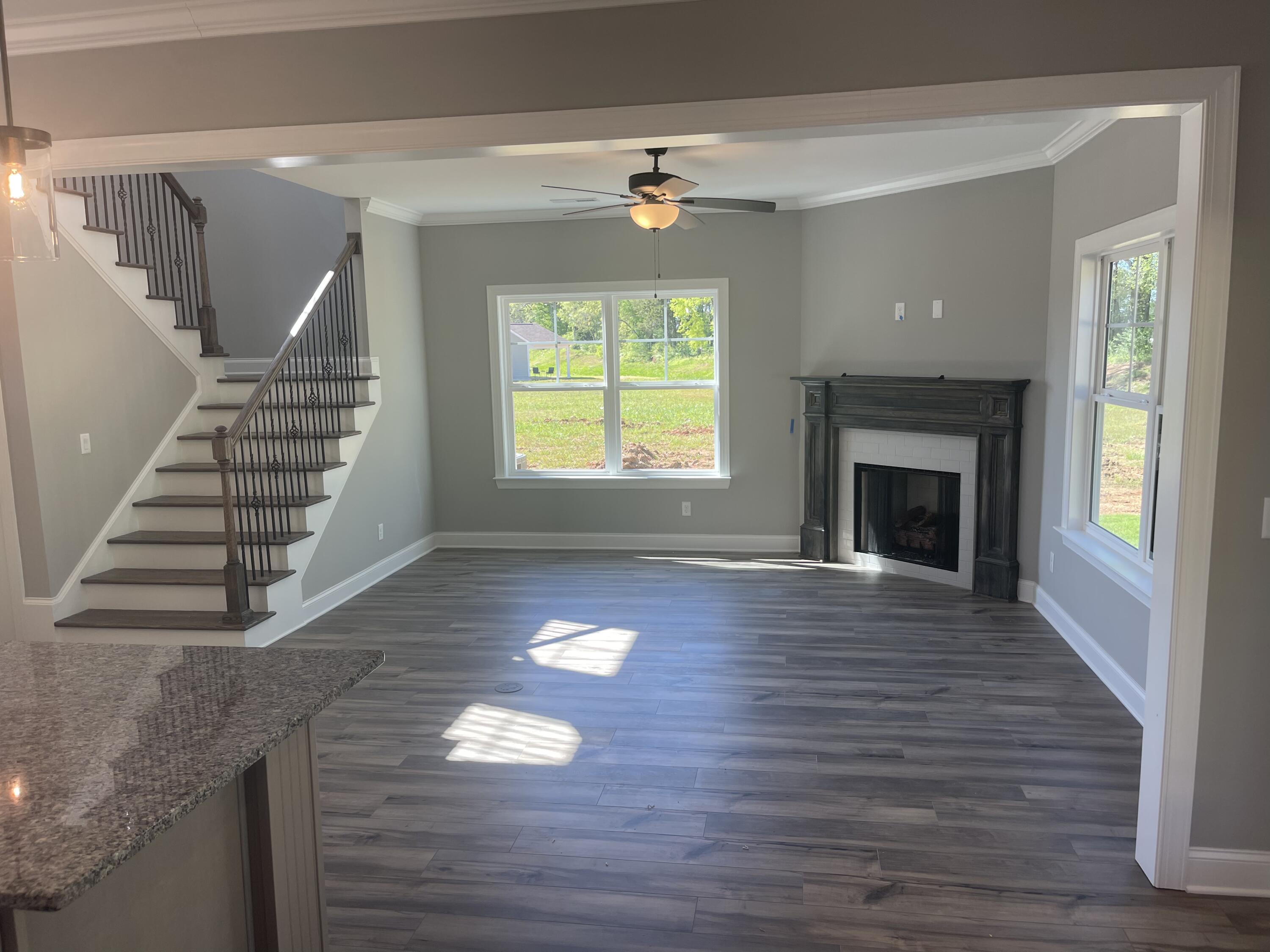 9002 Knolling Loop, 24