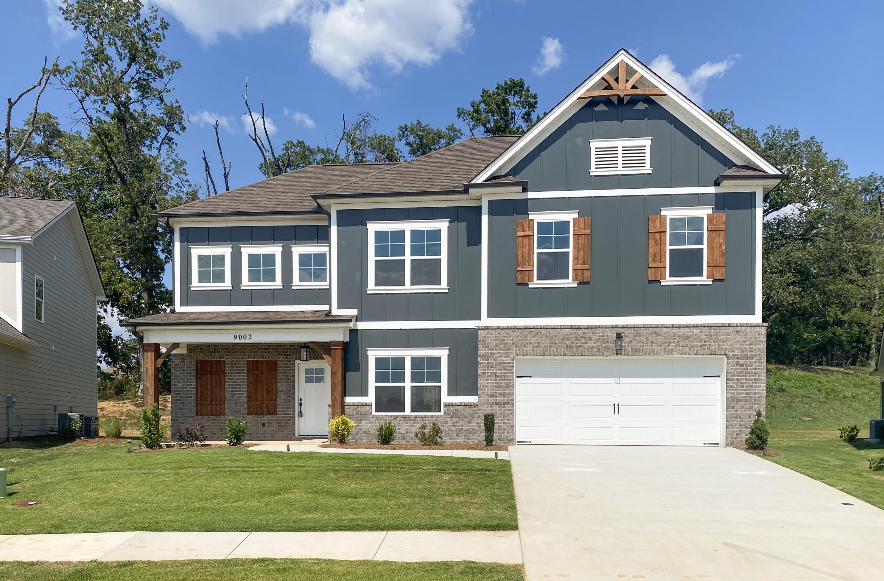 9002 Knolling Loop, 24