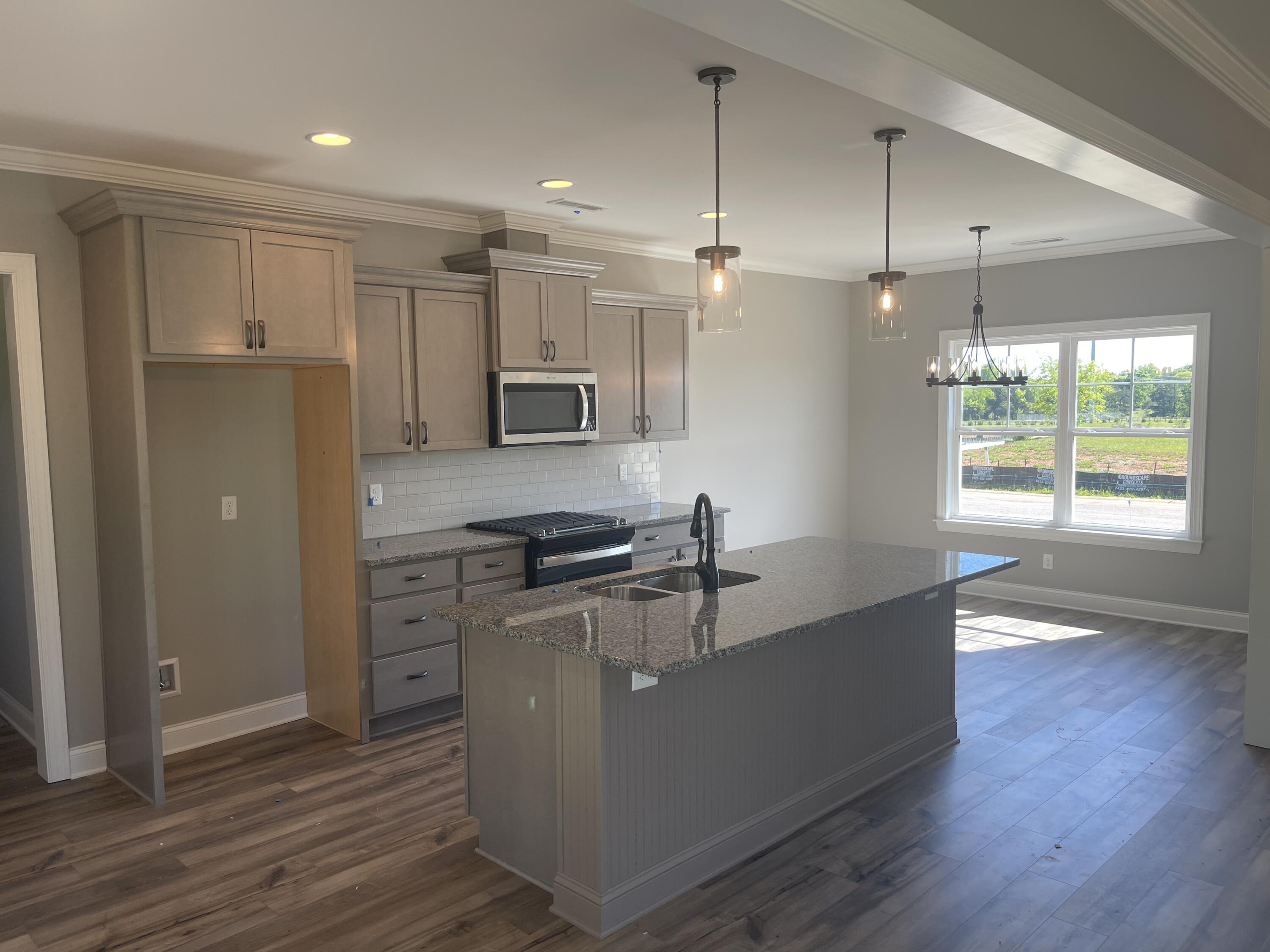9002 Knolling Loop, 24