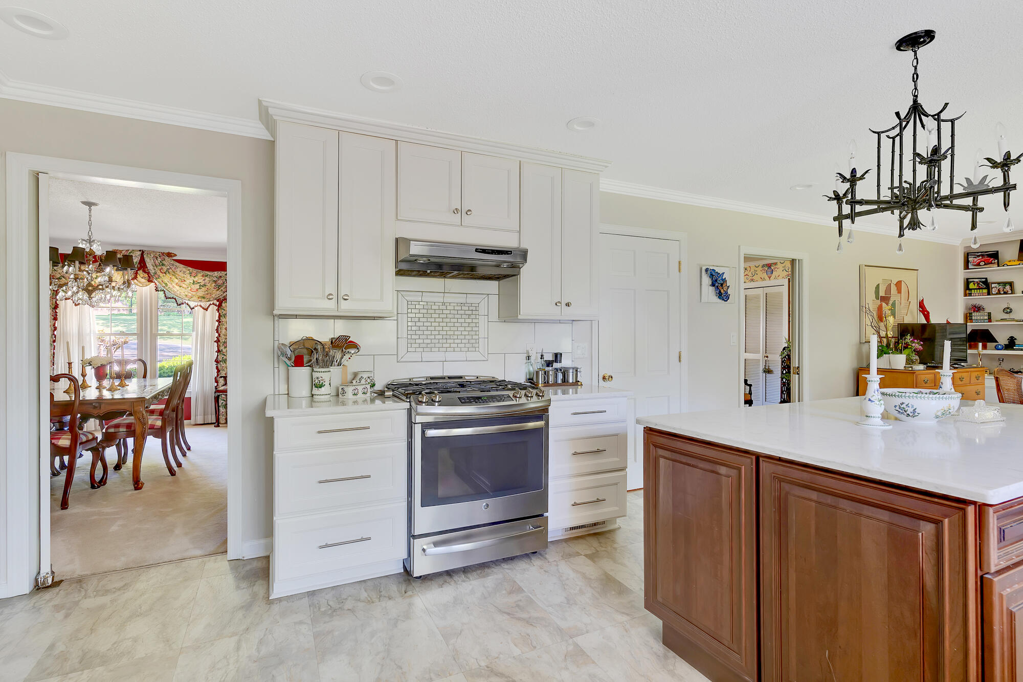 4017 Highwood Dr