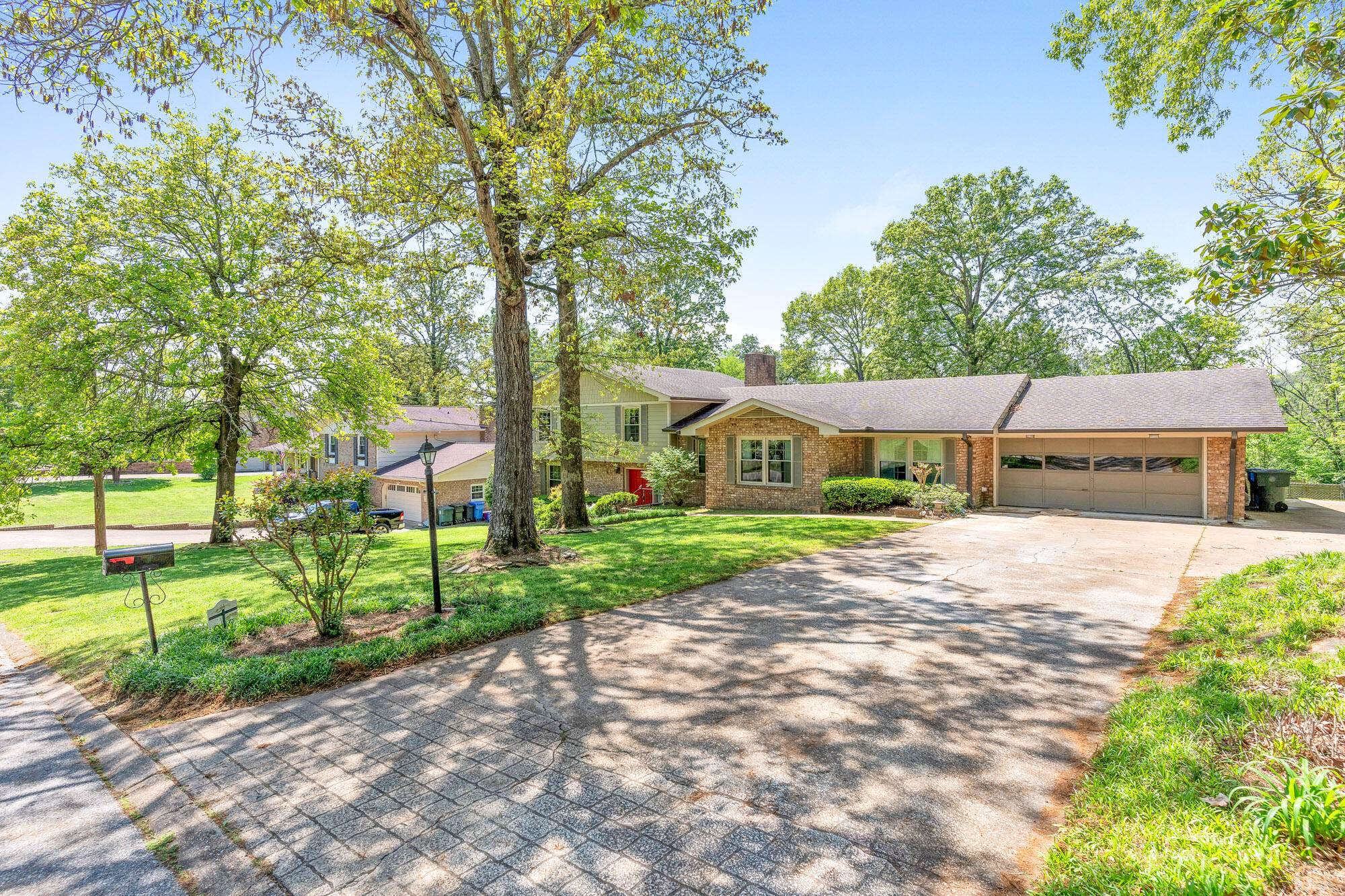 4017 Highwood Dr