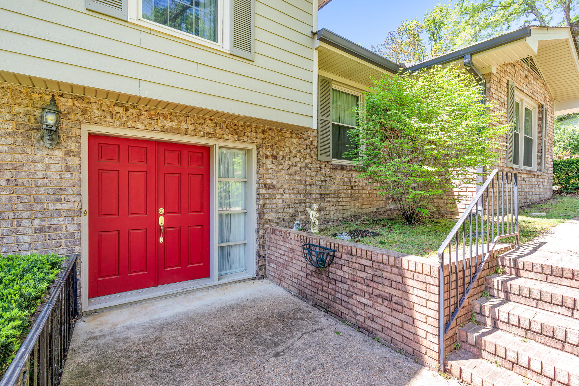 4017 Highwood Dr