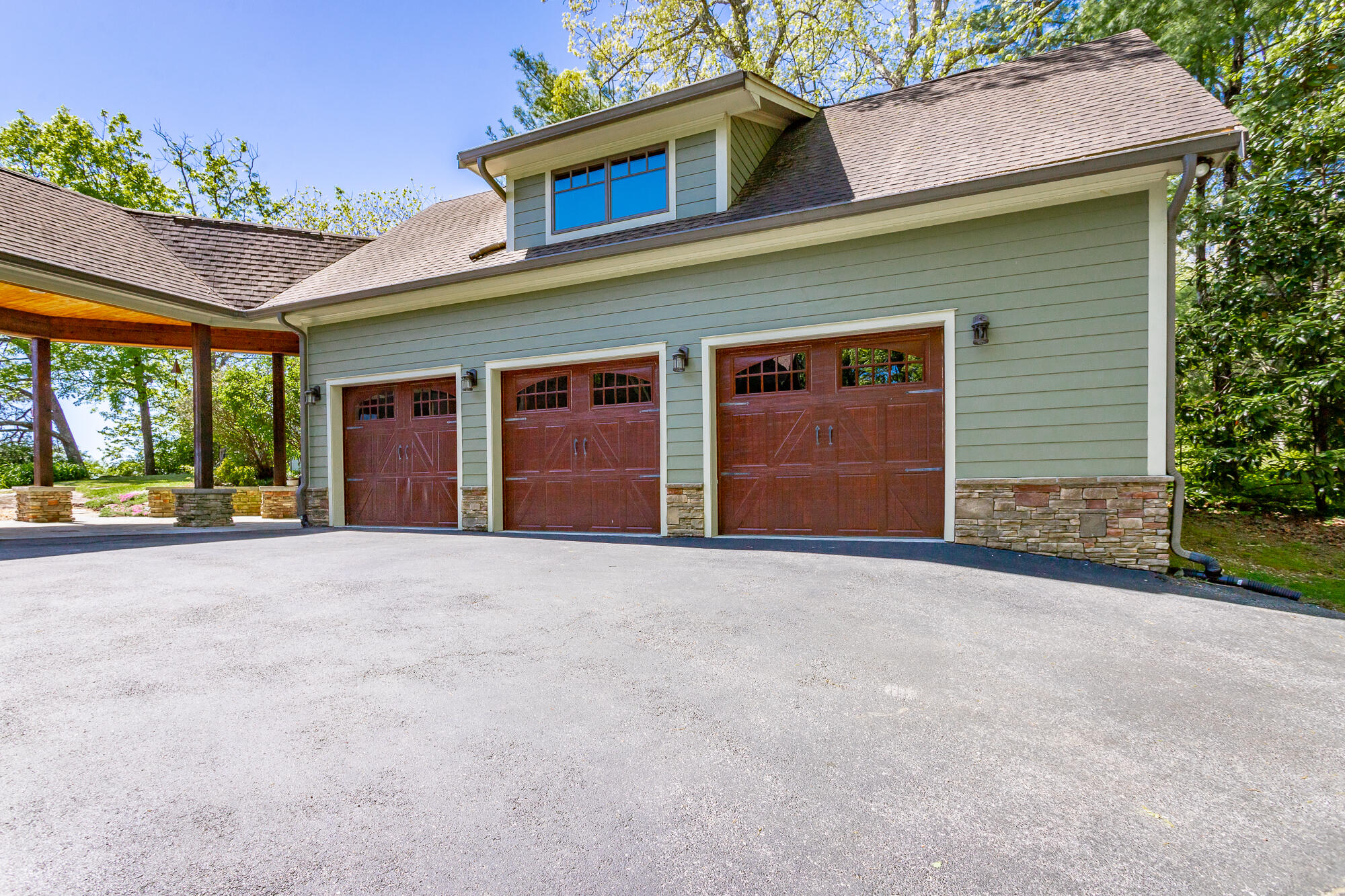 6312 Forest Park Drive