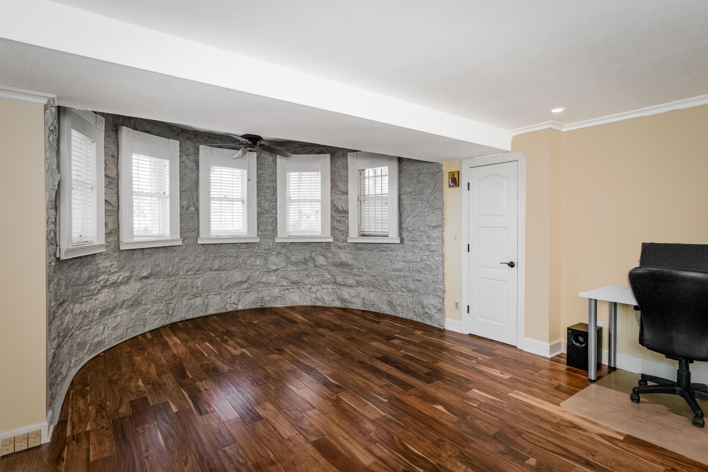 900 Vine Street, 2