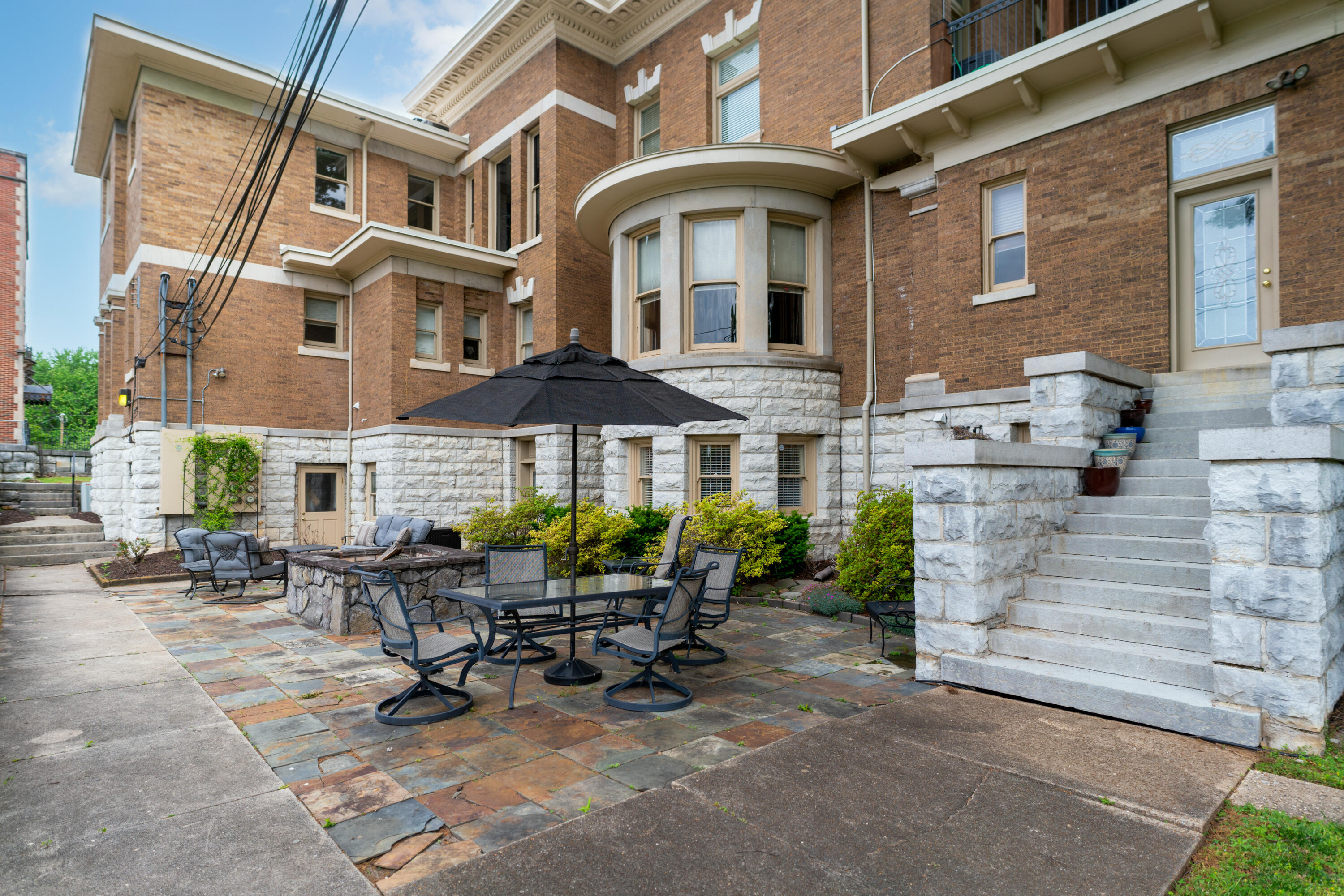 900 Vine Street, 2