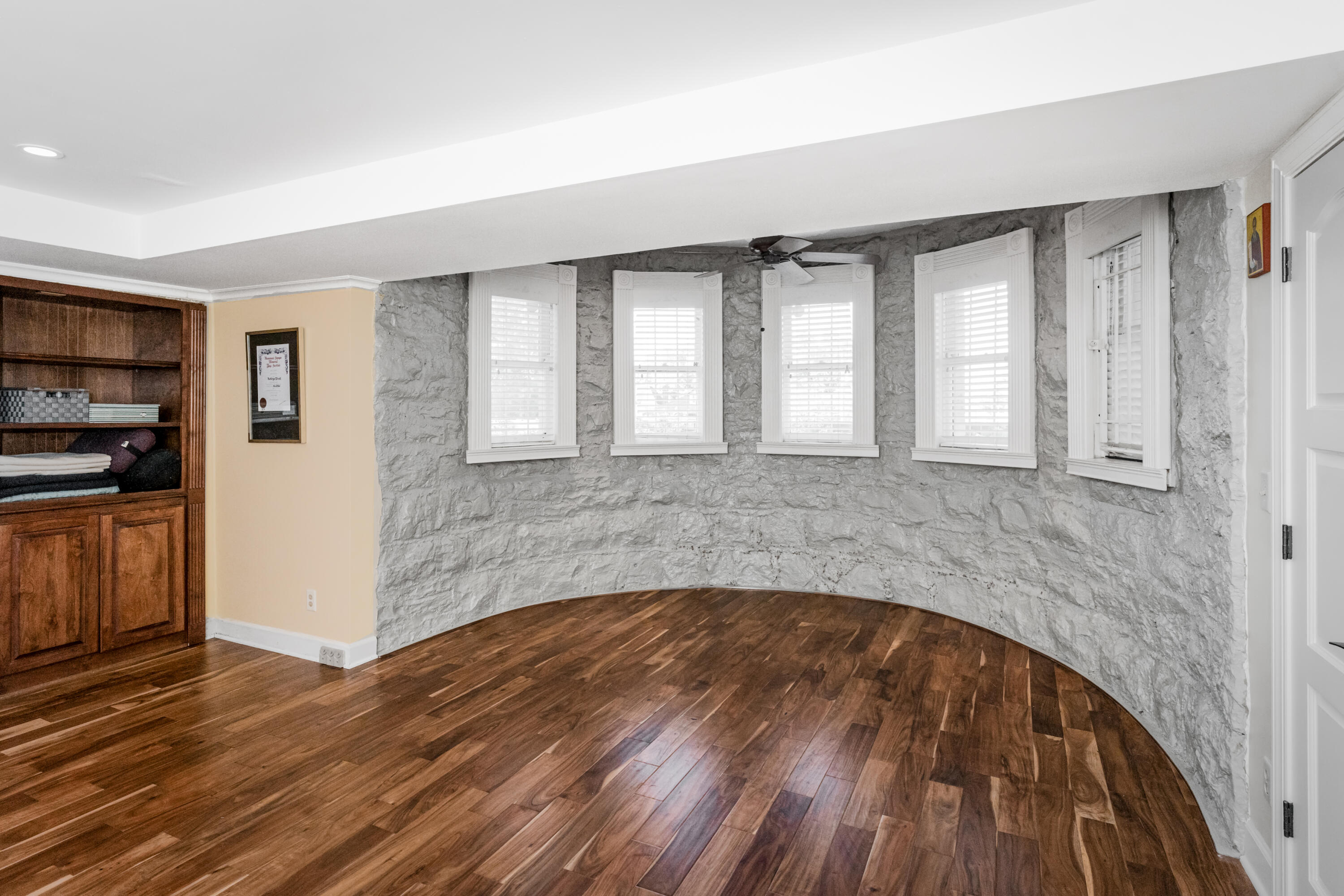 900 Vine Street, 2
