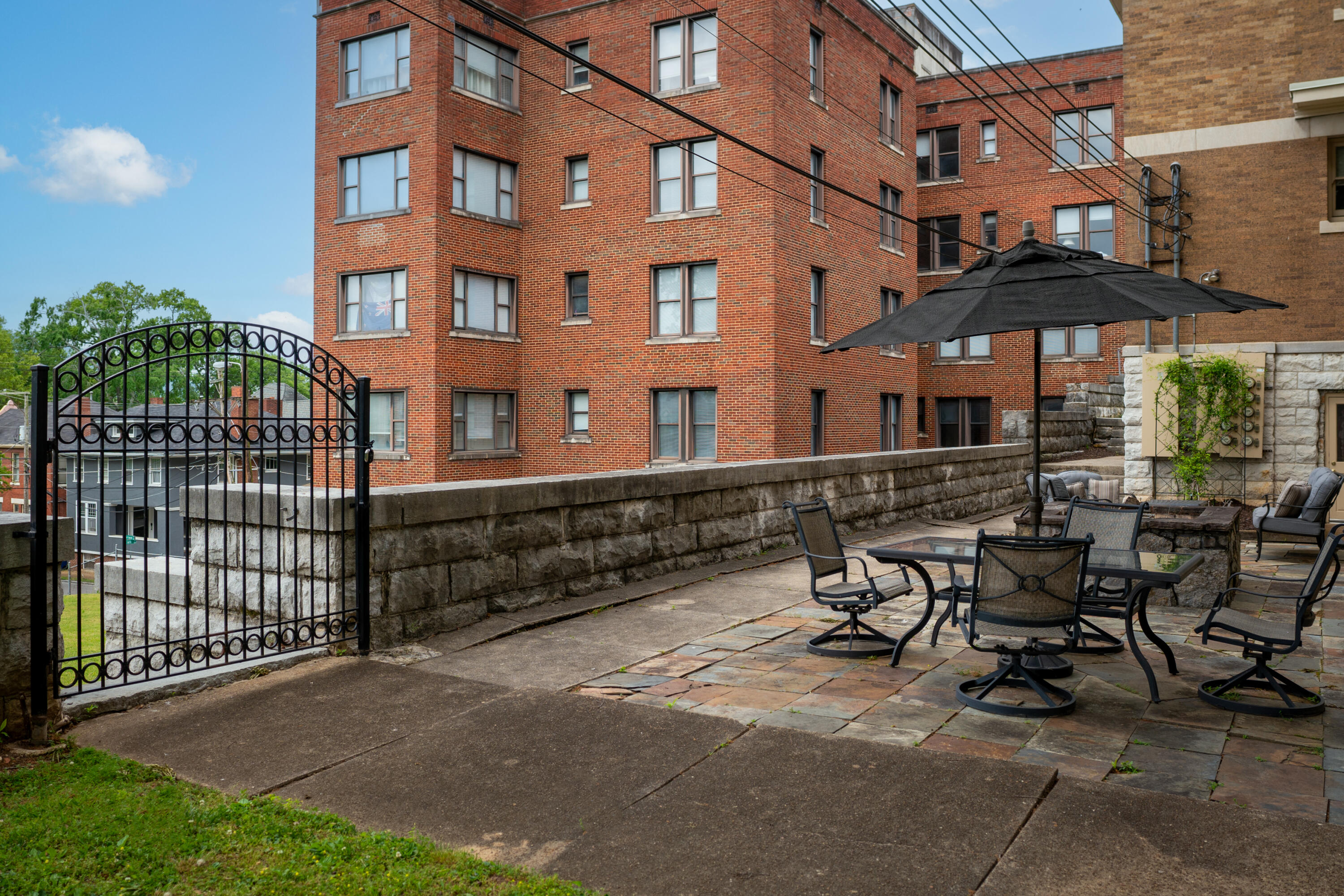 900 Vine Street, 2