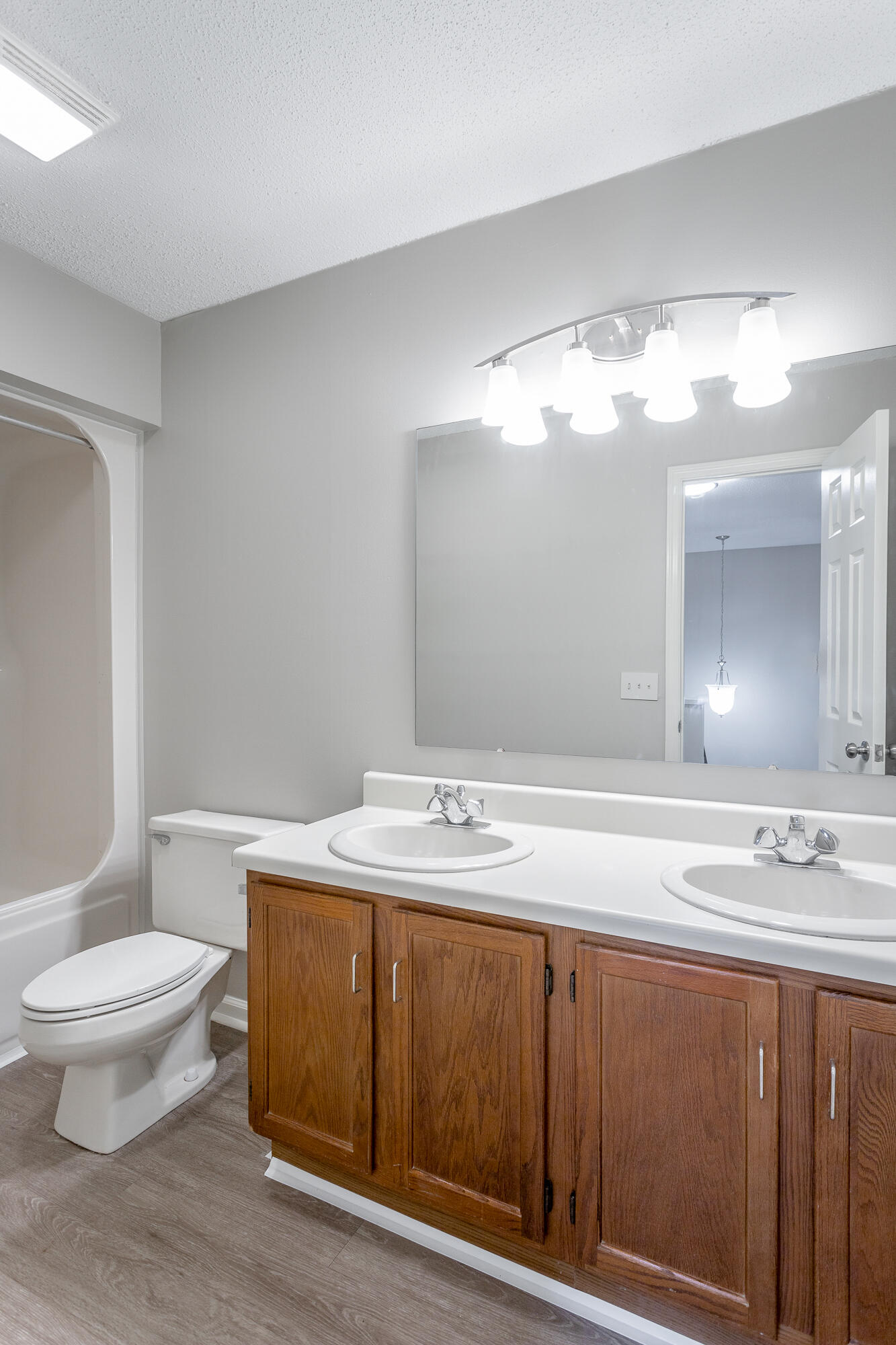 2622 Hickory Valley Rd, Unit B