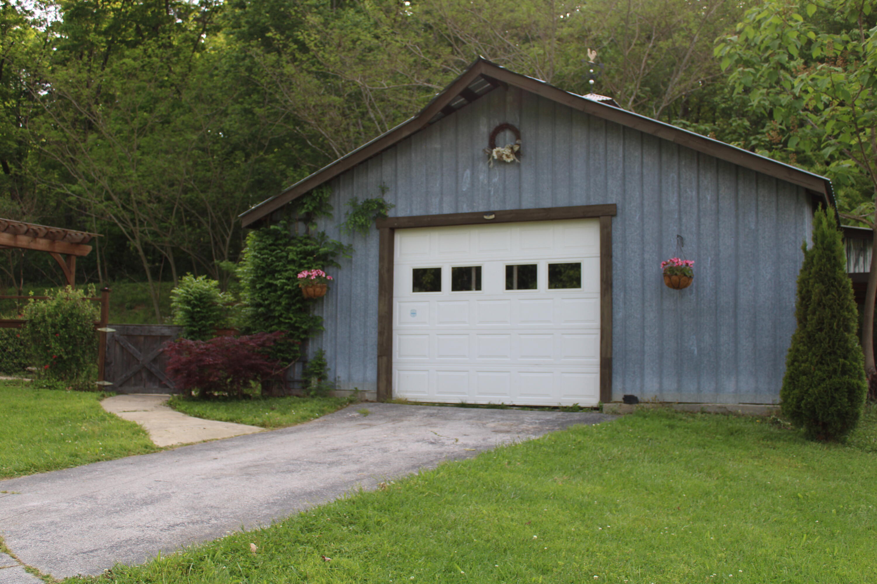1233 Hotwater Road
