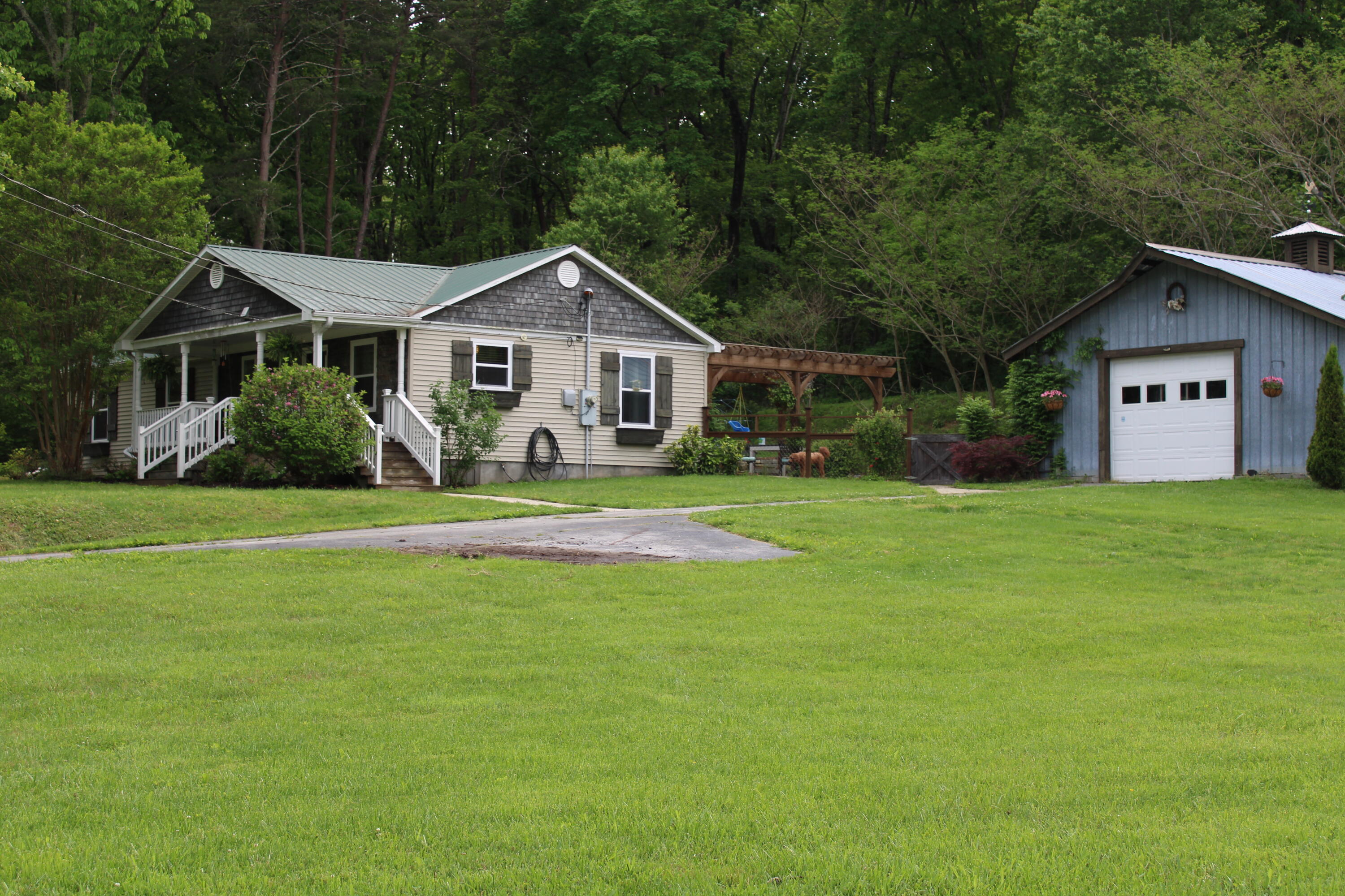 1233 Hotwater Road