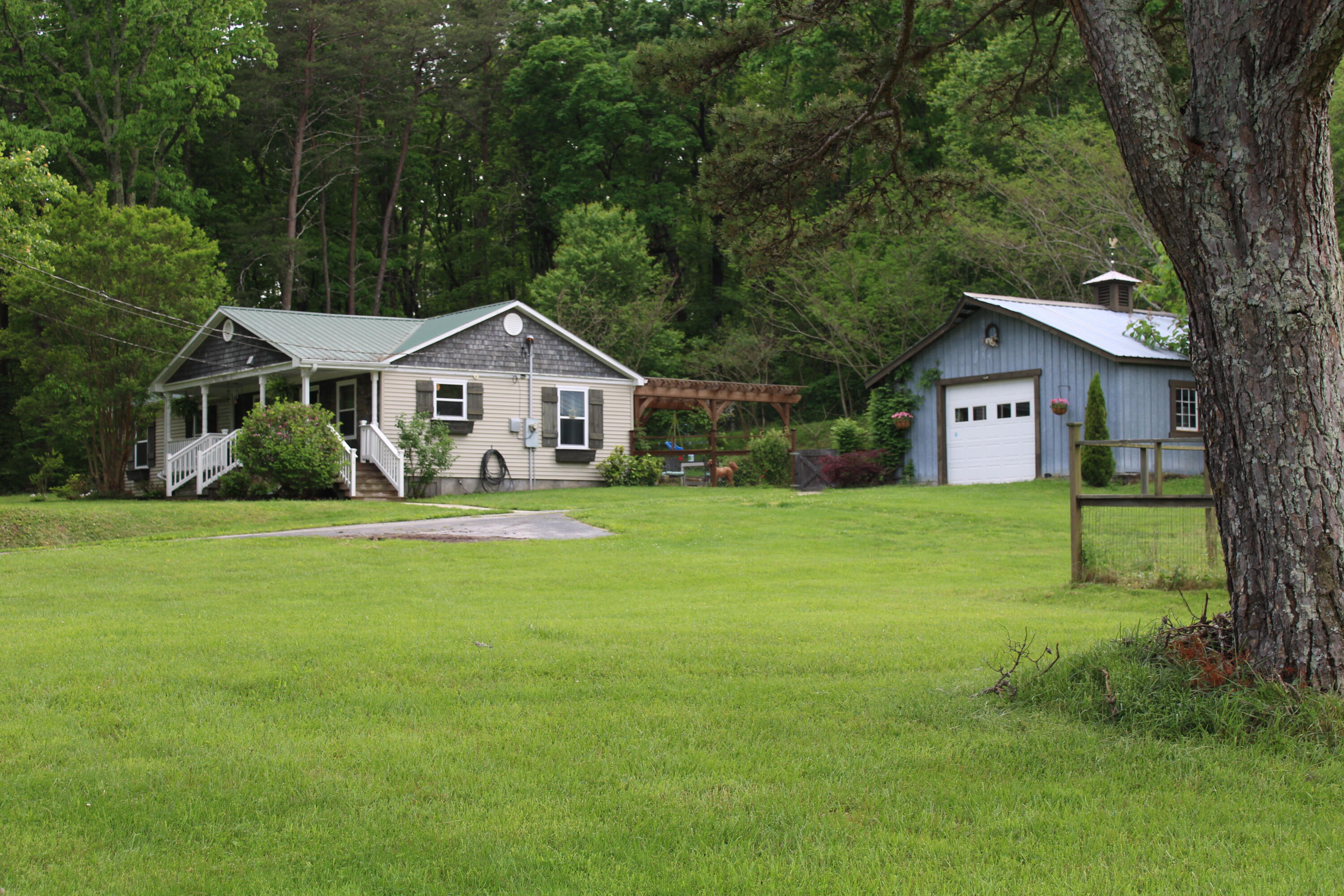 1233 Hotwater Road