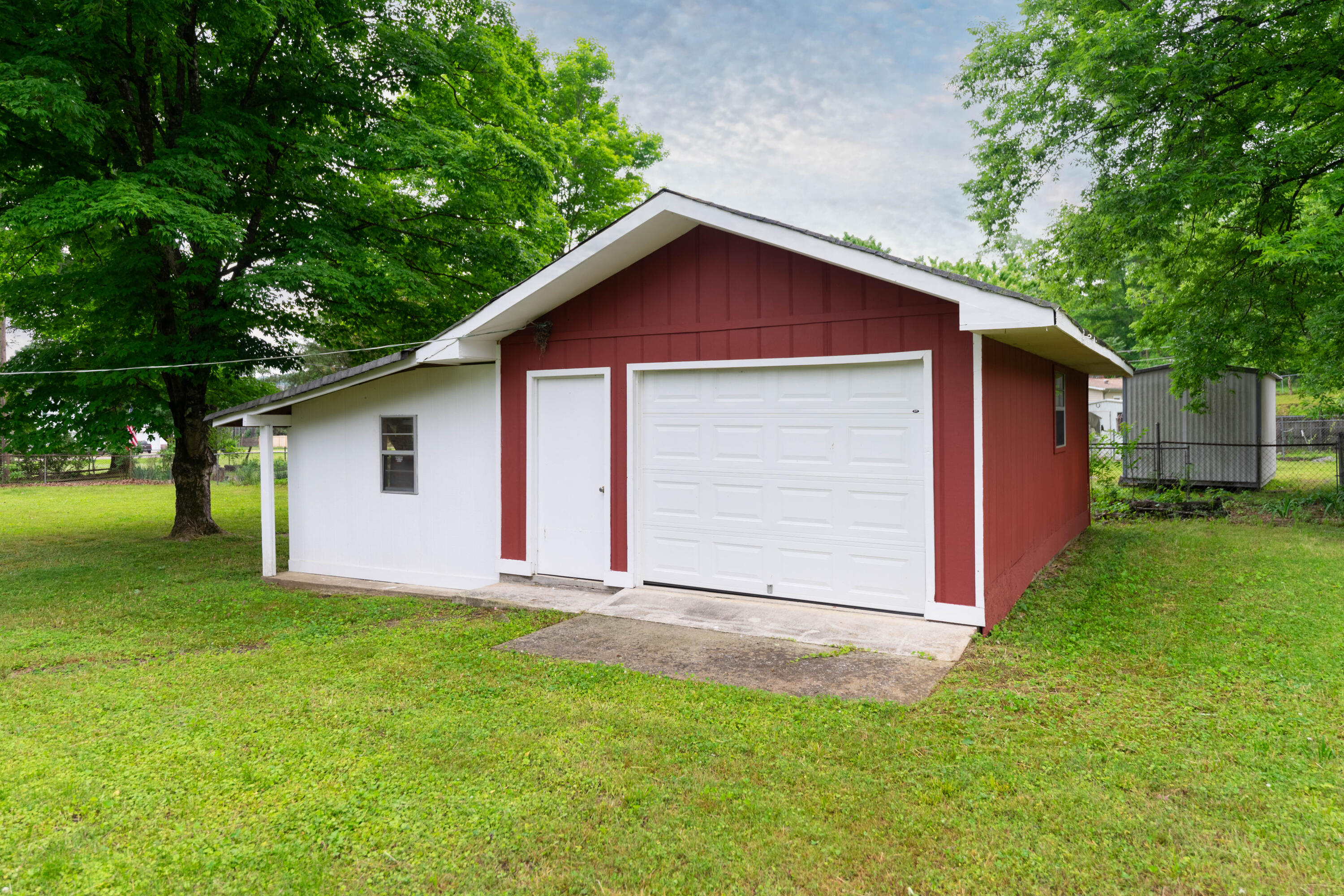 807 Pickett Gulf Road