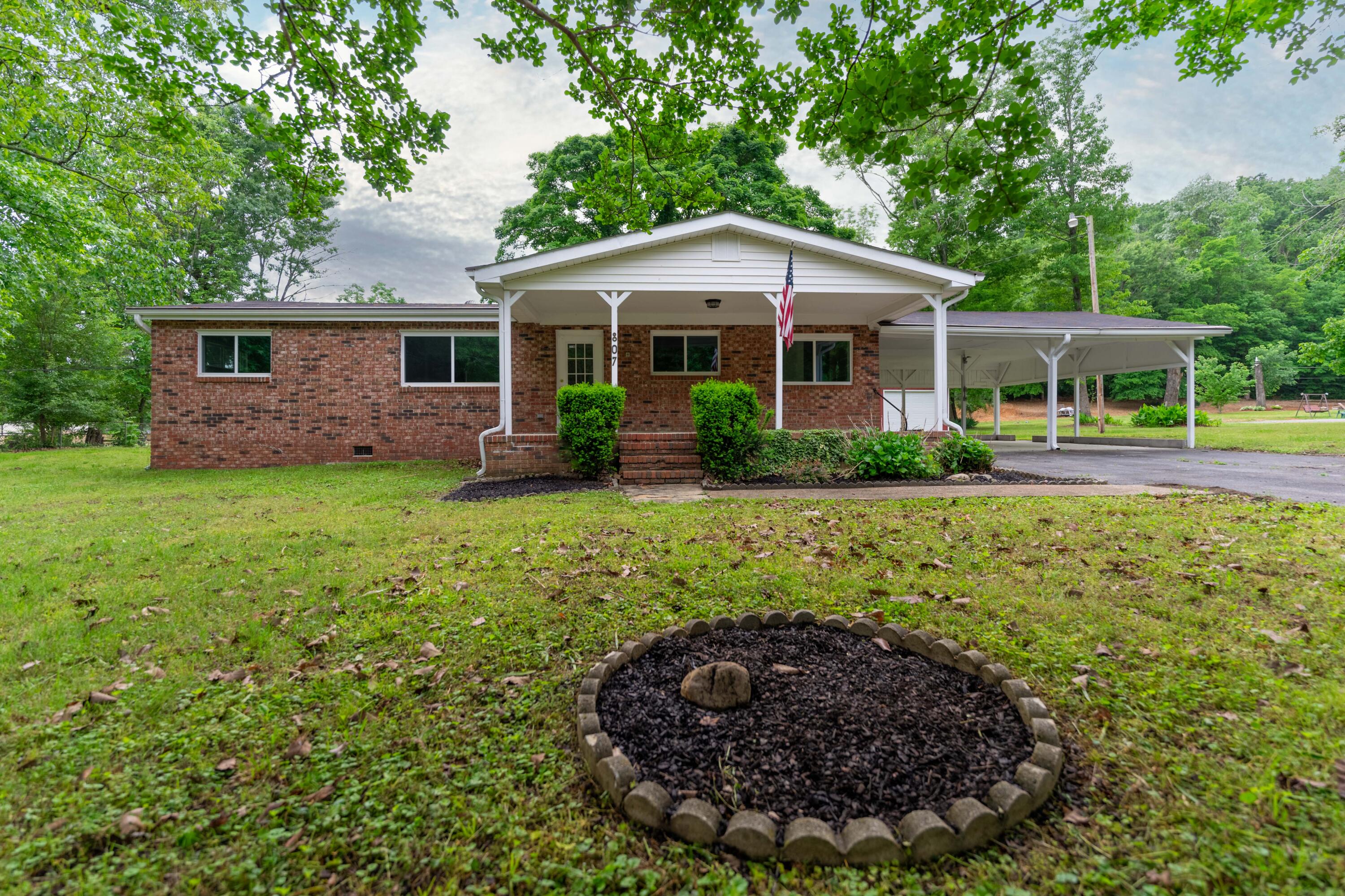 807 Pickett Gulf Road
