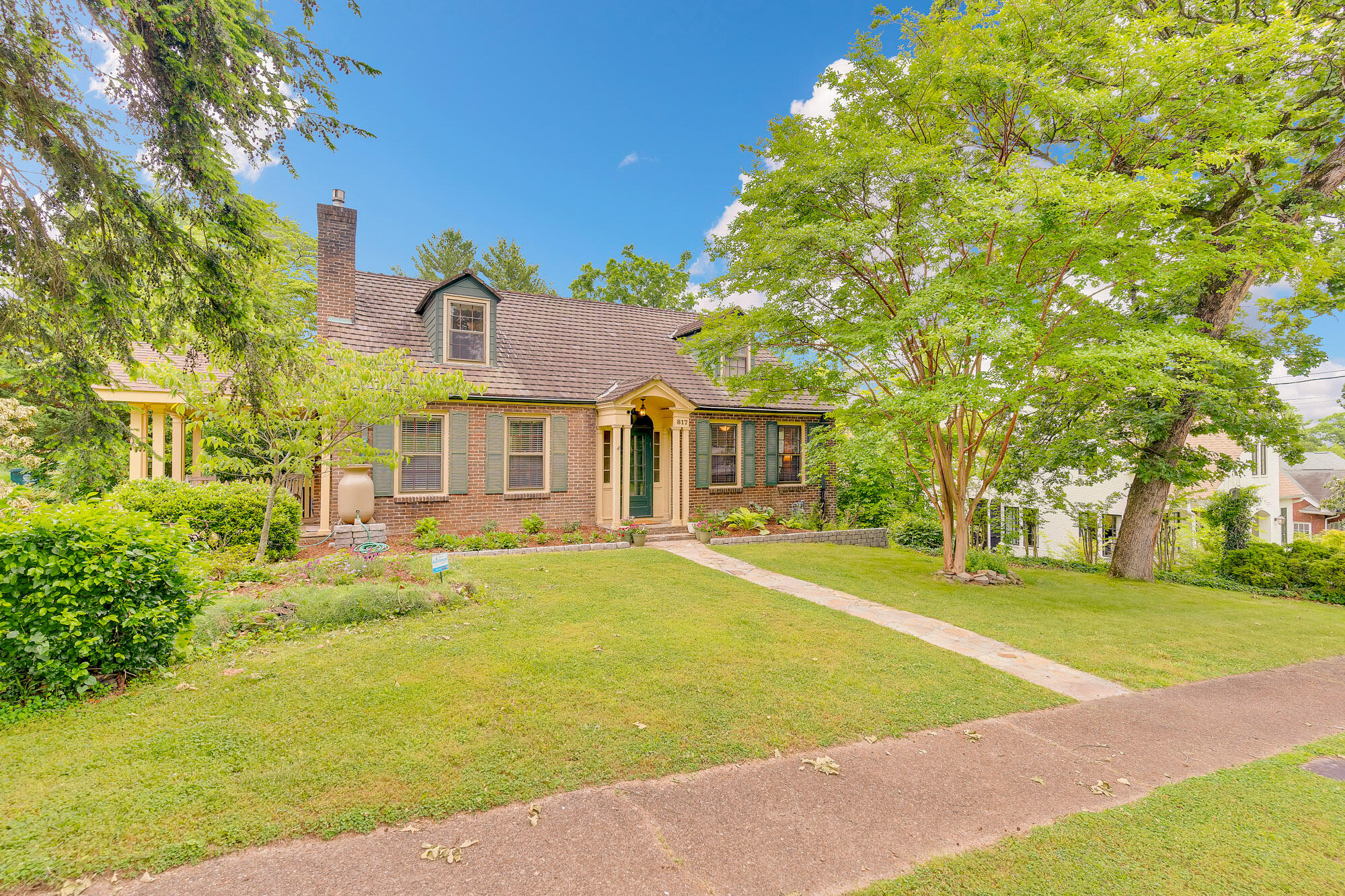 817 Mount Vernon Ave