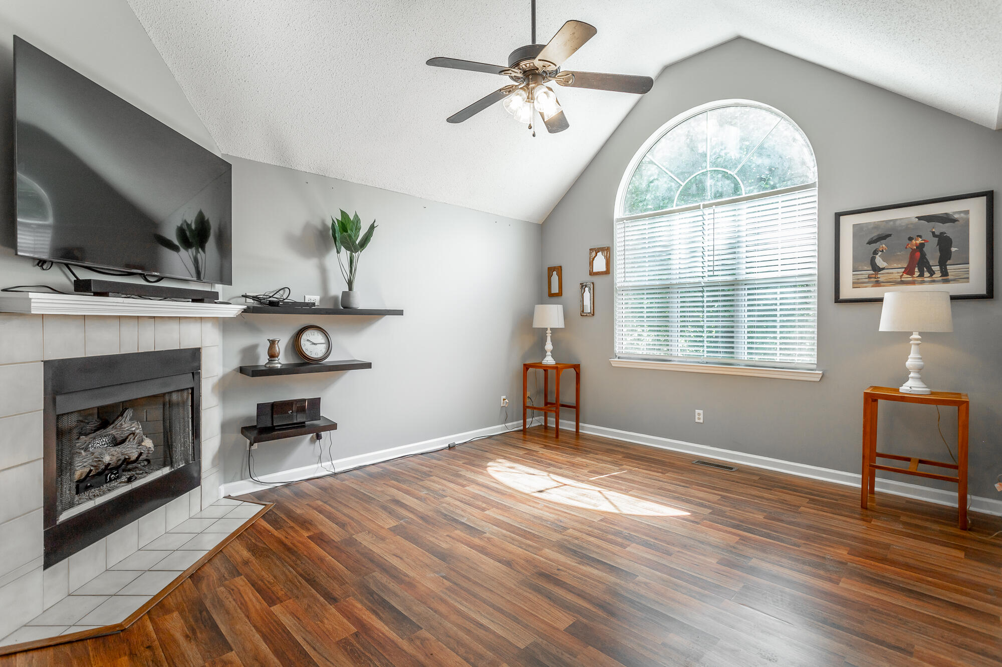 579 Middle View Drive