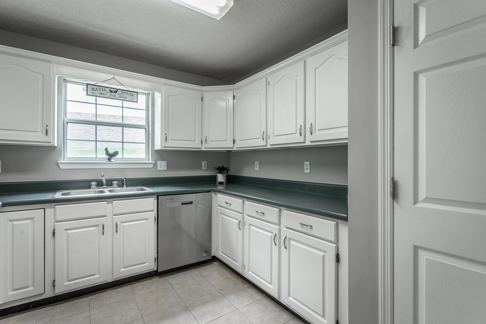 579 Middle View Drive