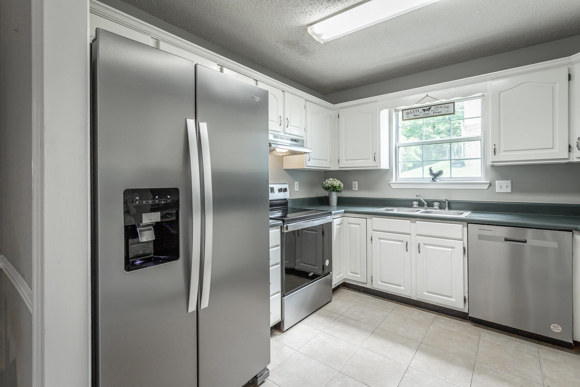 579 Middle View Drive