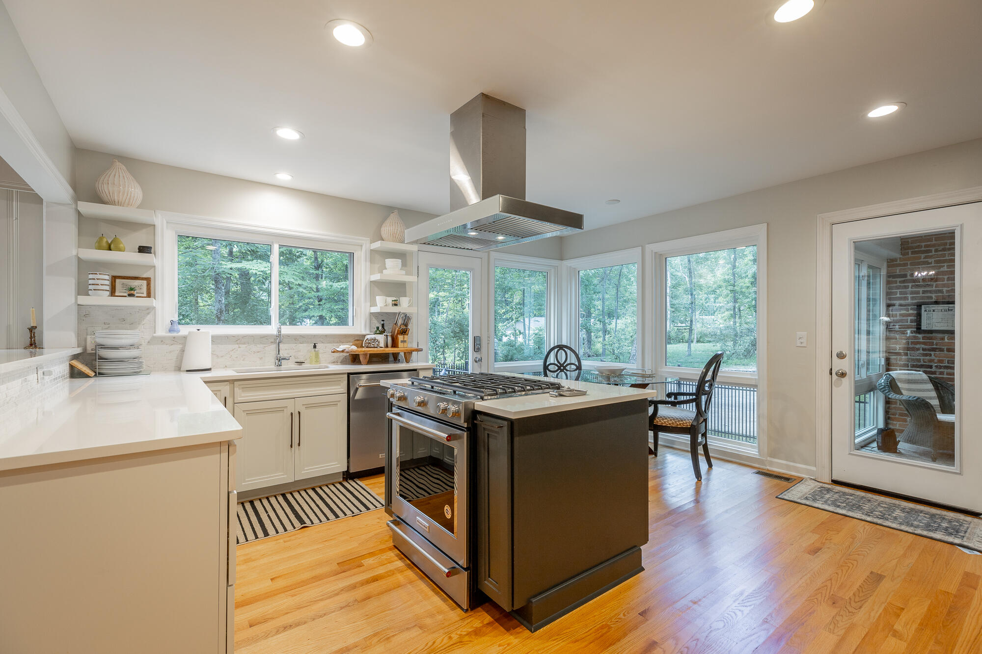943 Ravine Road