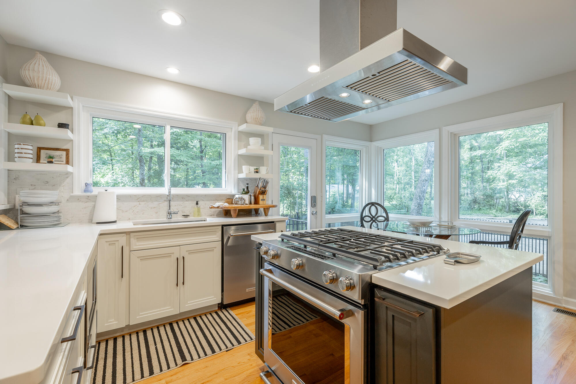 943 Ravine Road