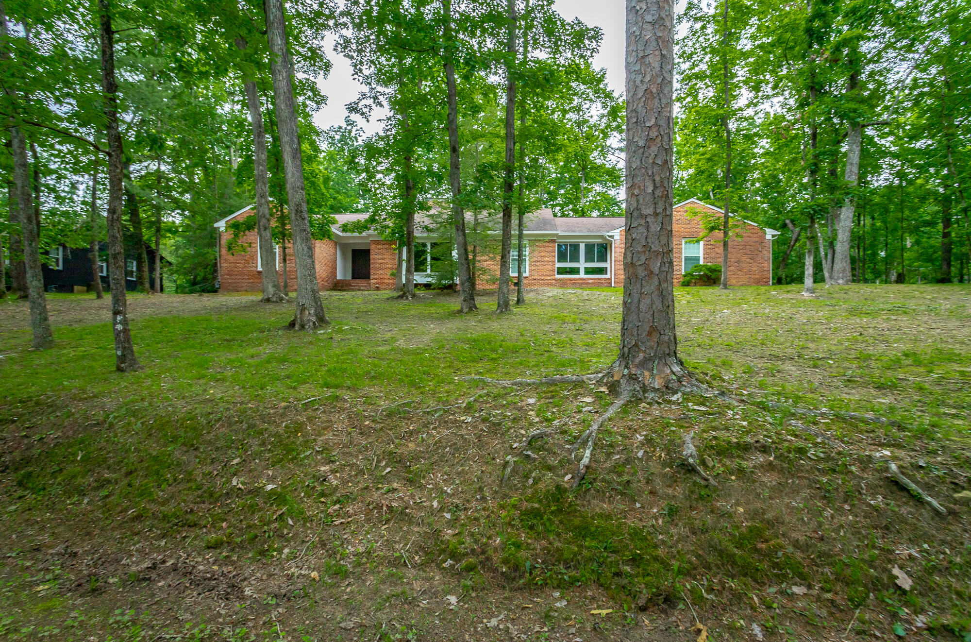 943 Ravine Road