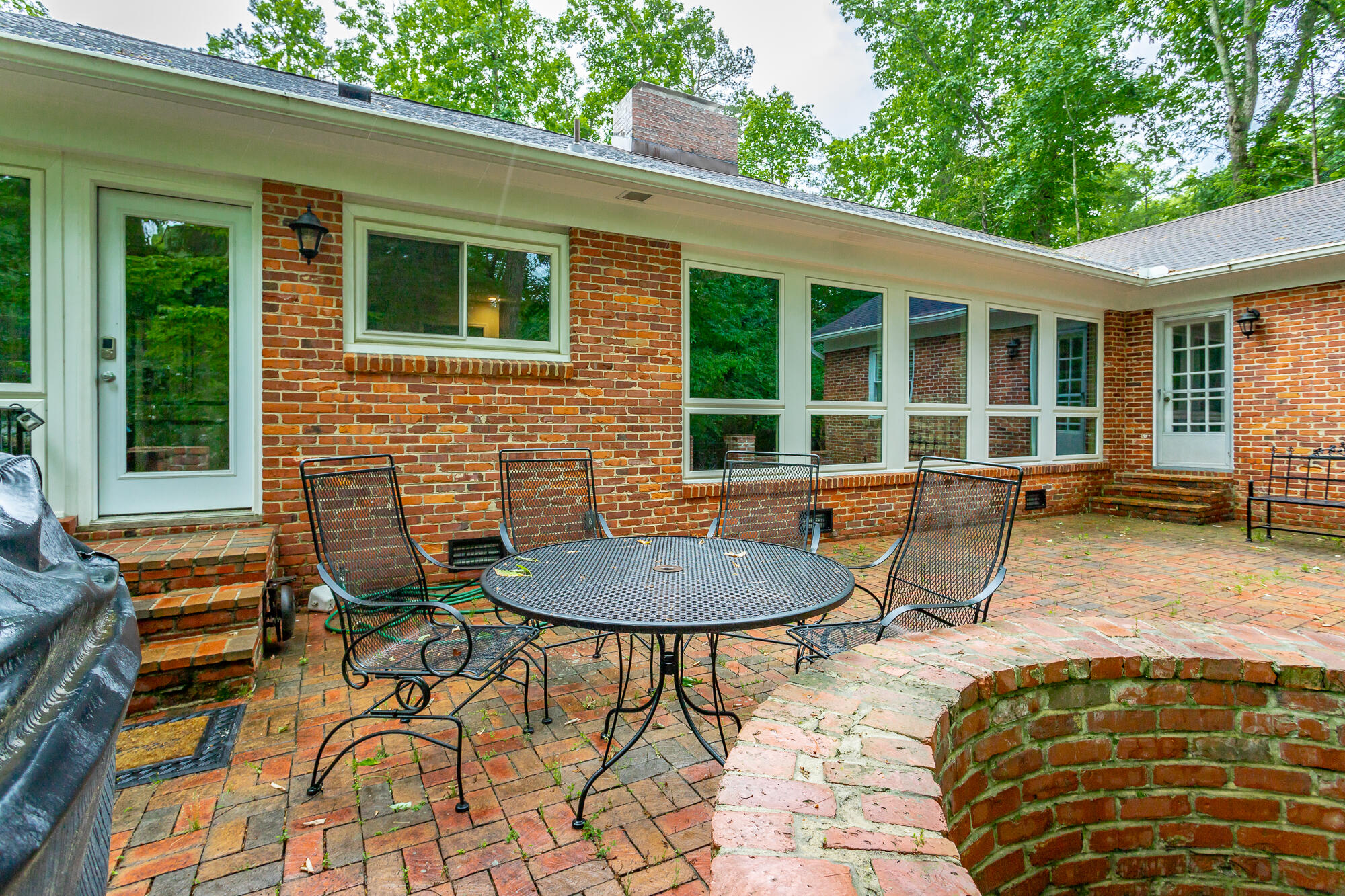 943 Ravine Road