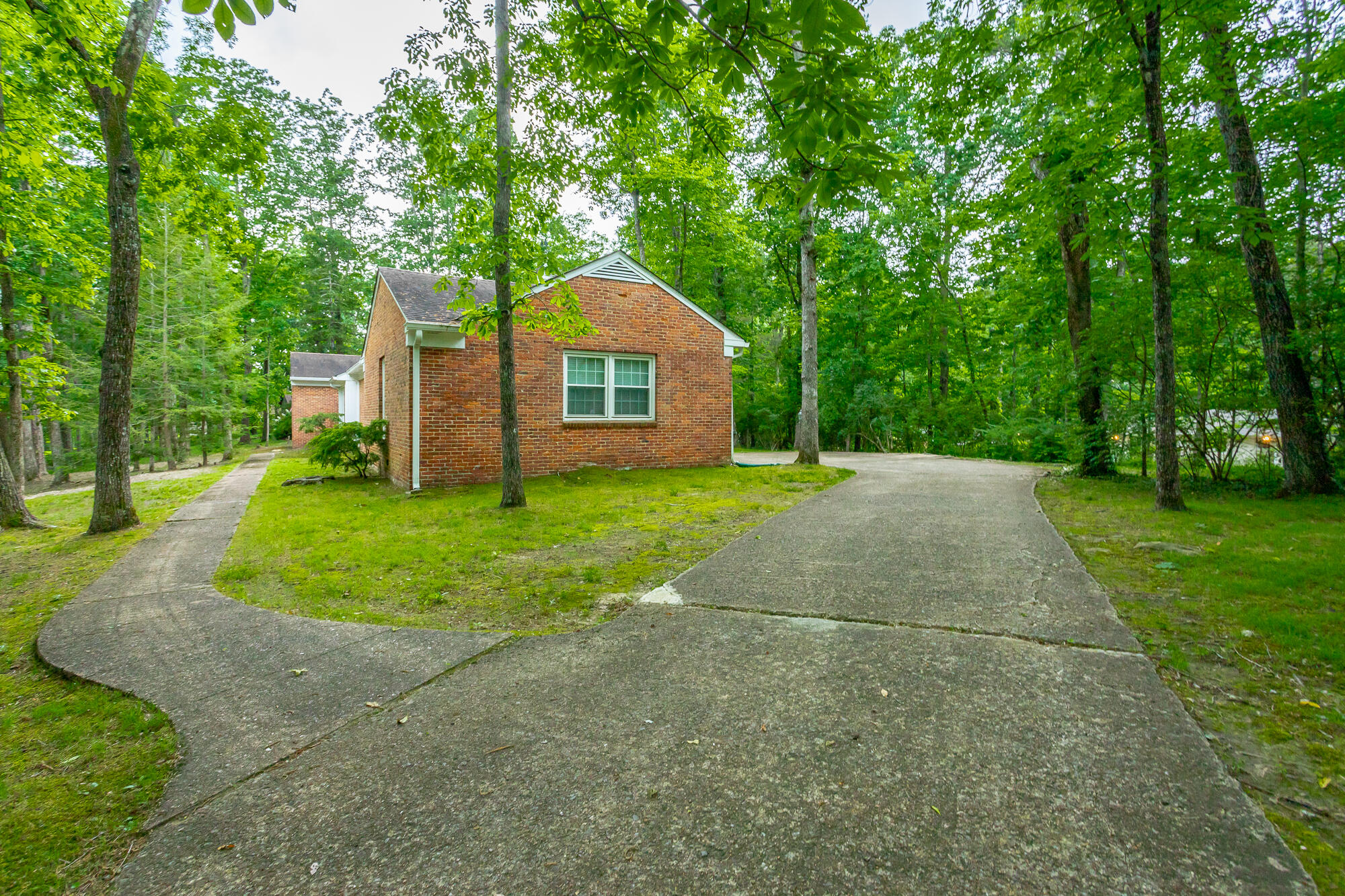 943 Ravine Road