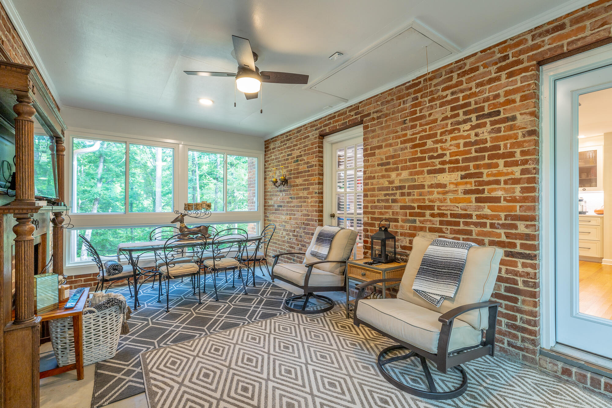 943 Ravine Road