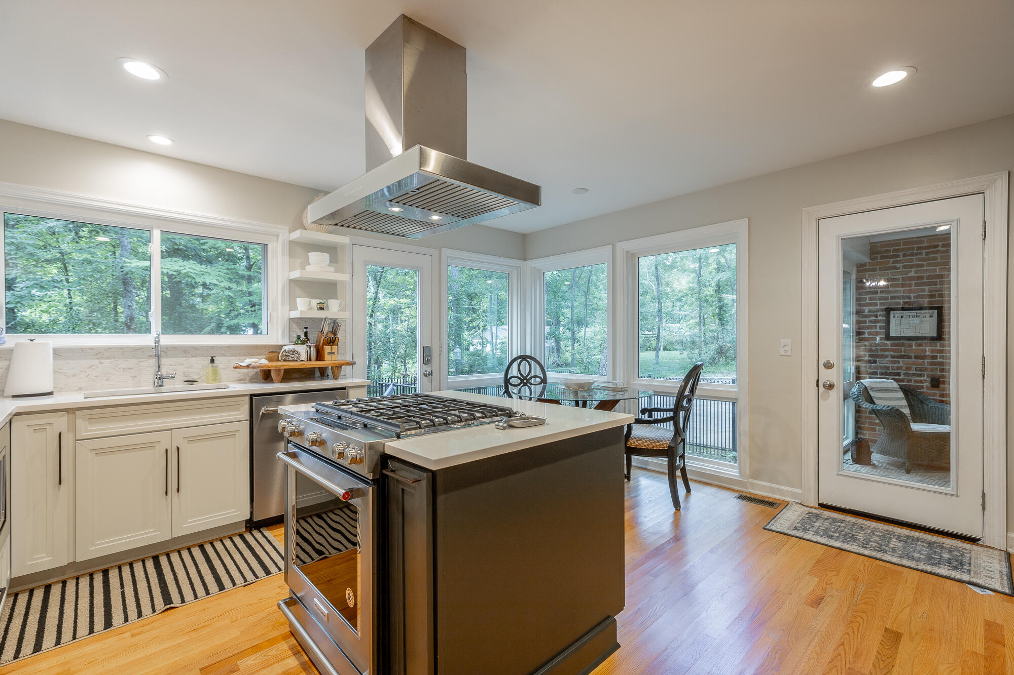 943 Ravine Road