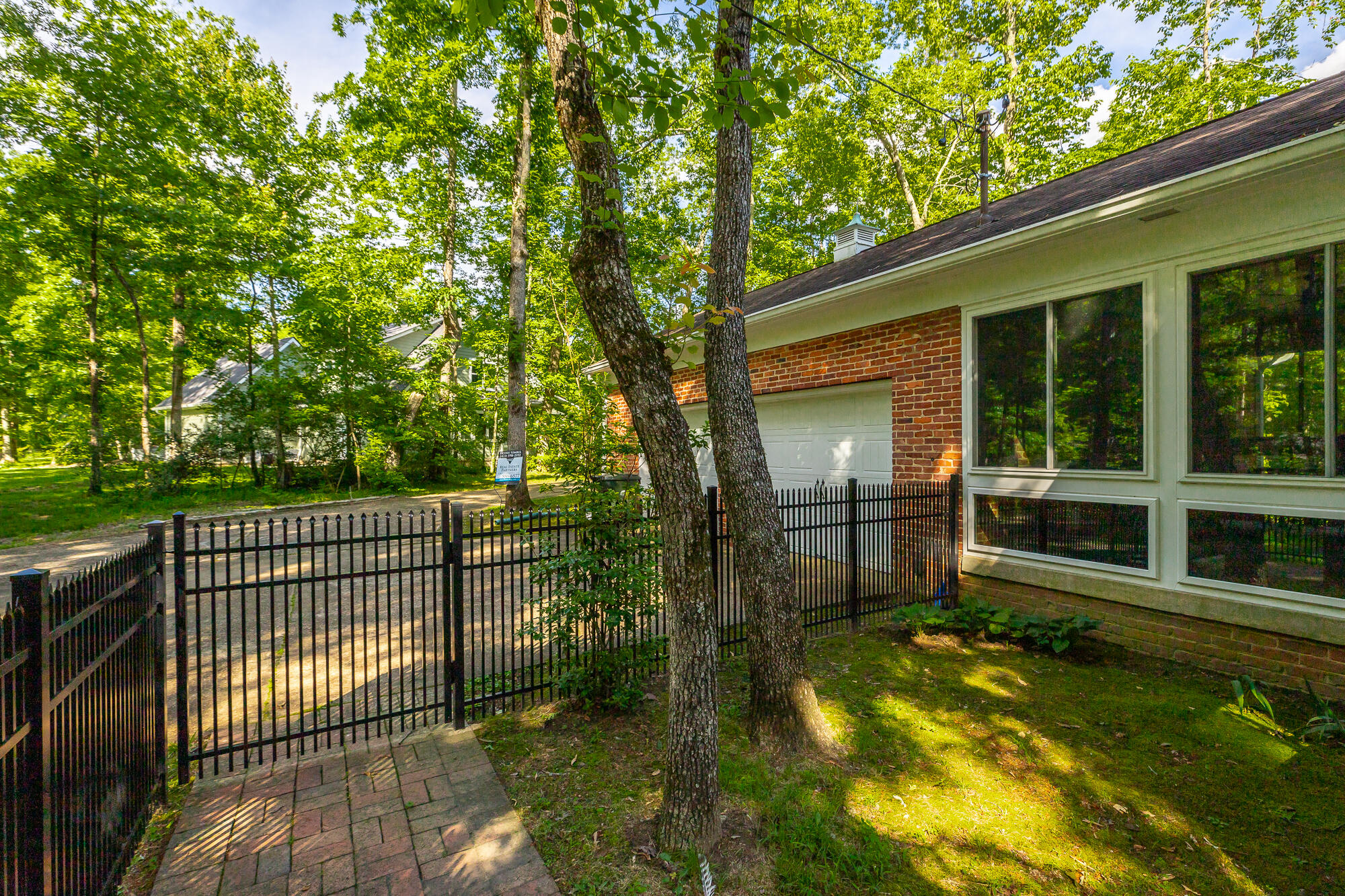 943 Ravine Road