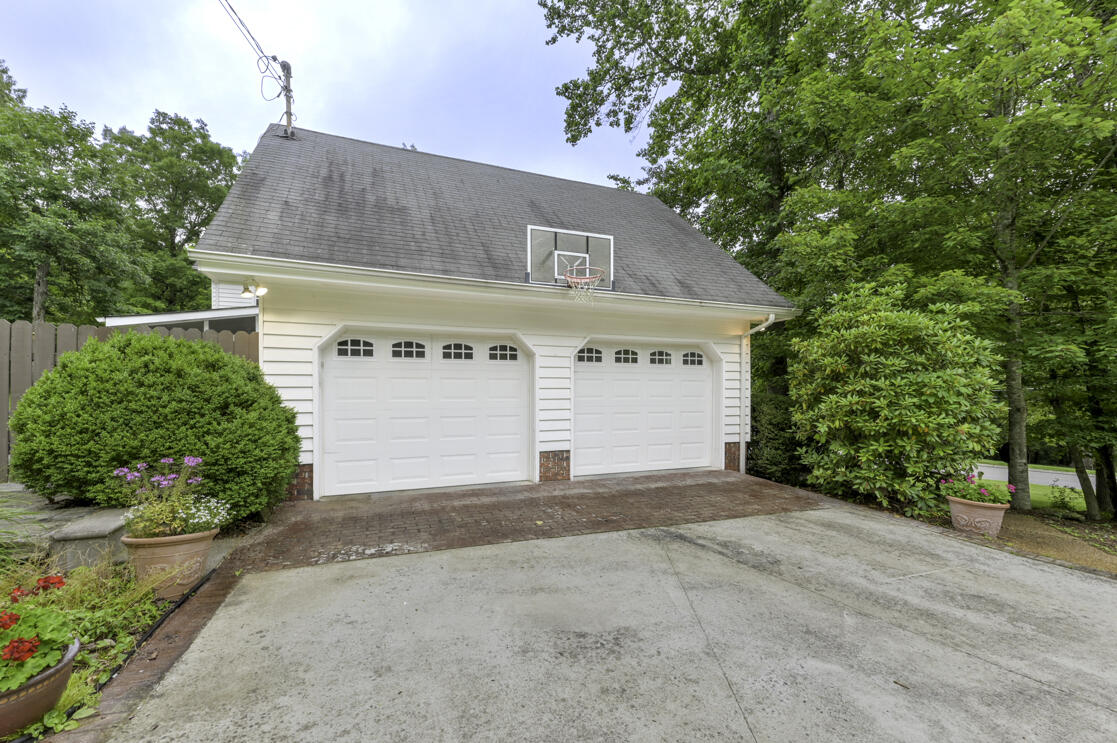 46 Hidden Brook Lane, 181