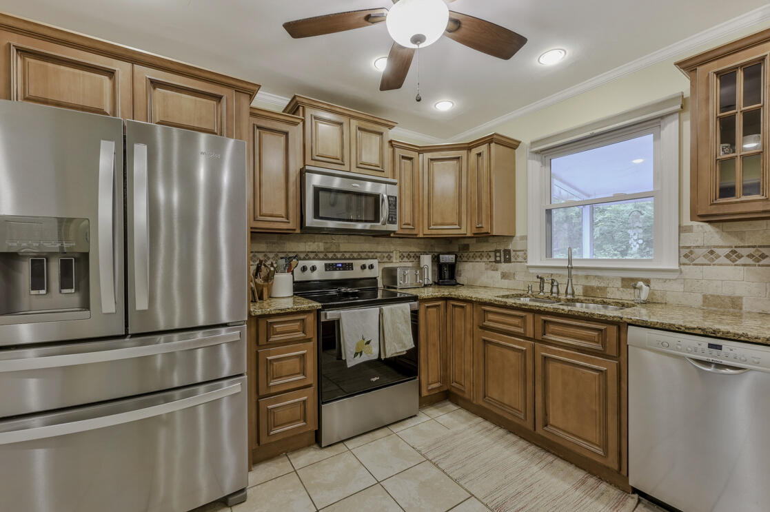 46 Hidden Brook Lane, 181