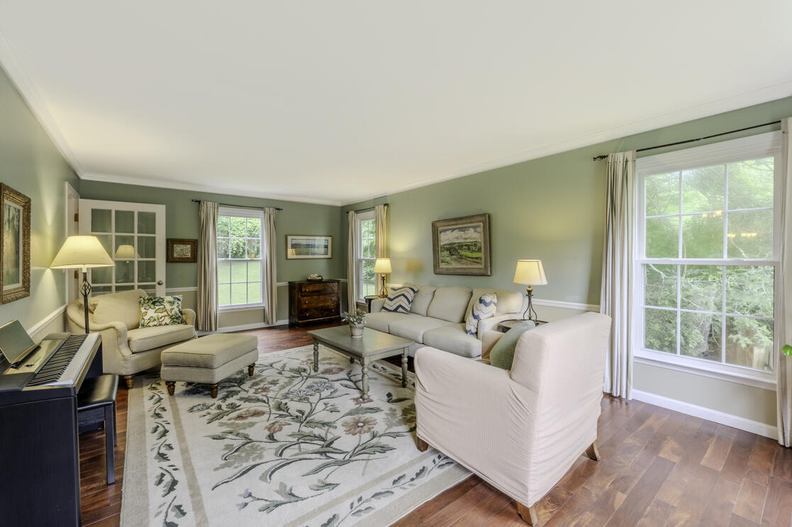 46 Hidden Brook Lane, 181