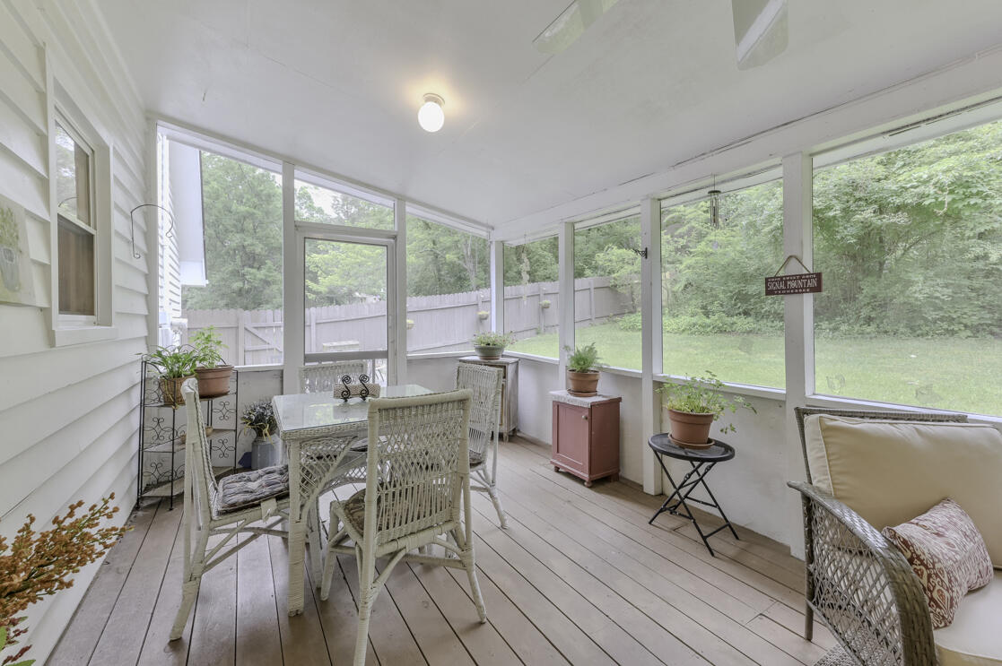 46 Hidden Brook Lane, 181