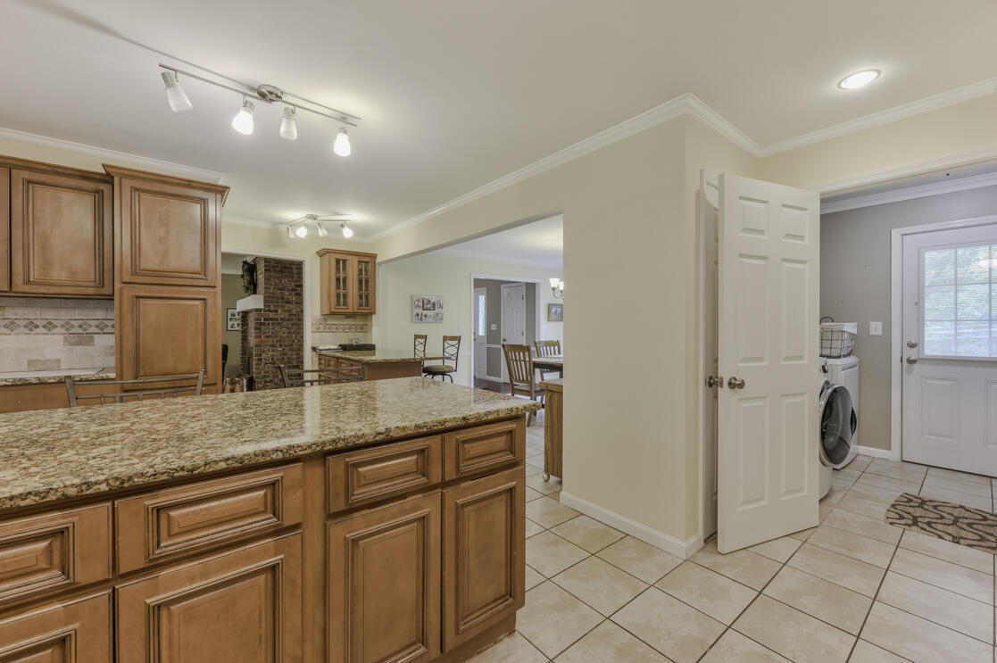 46 Hidden Brook Lane, 181