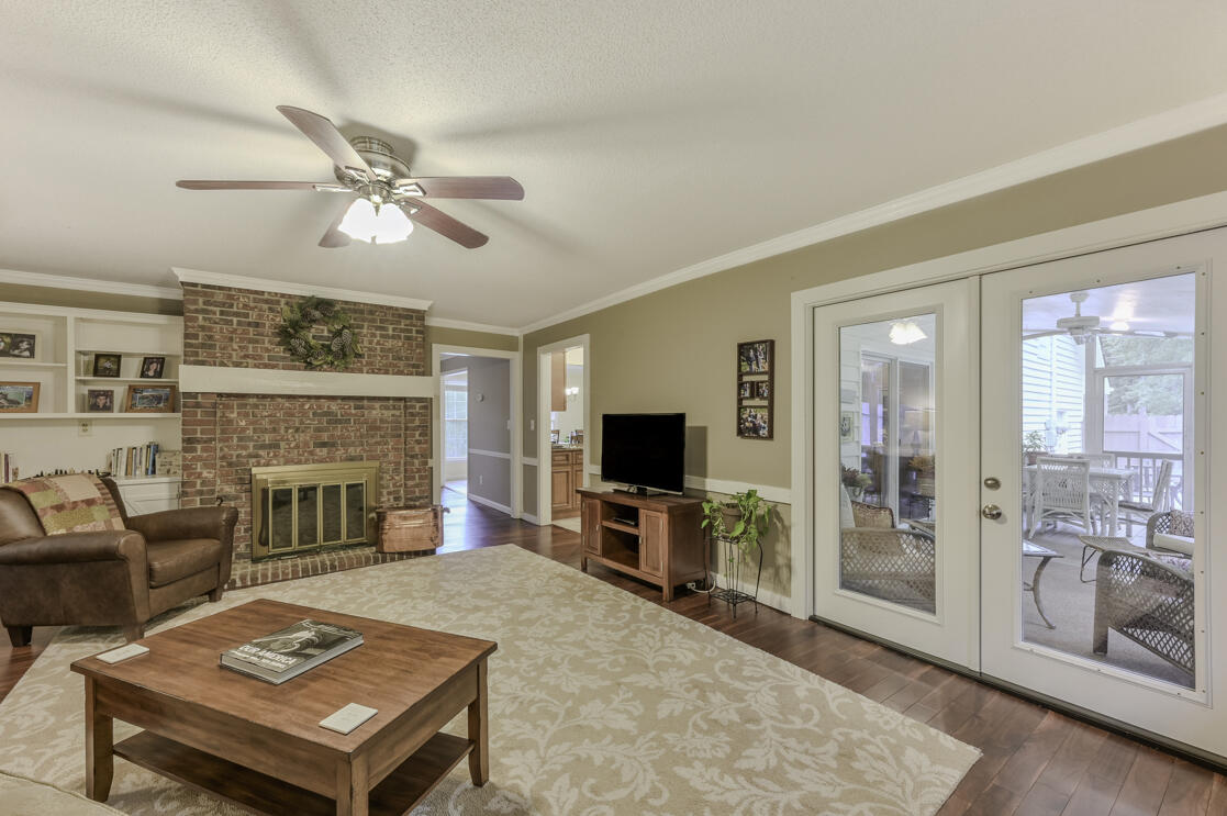 46 Hidden Brook Lane, 181