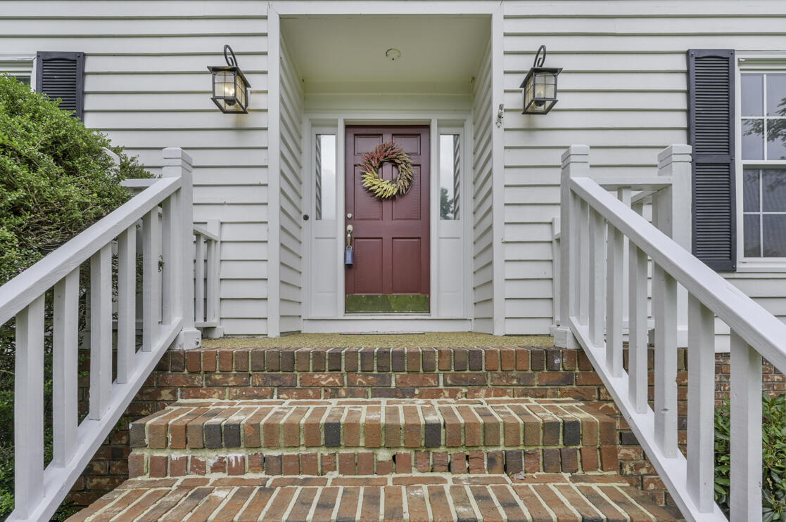 46 Hidden Brook Lane, 181