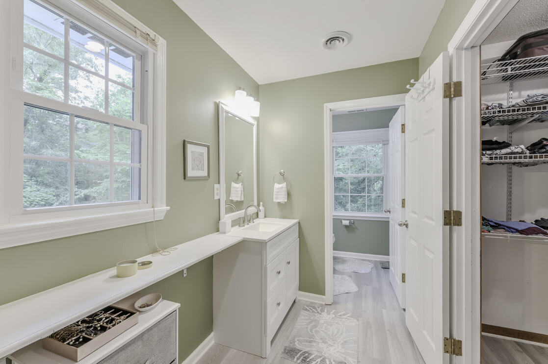 46 Hidden Brook Lane, 181