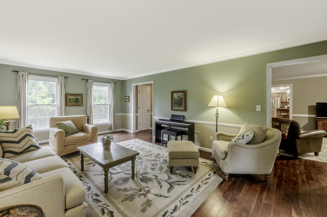 46 Hidden Brook Lane, 181