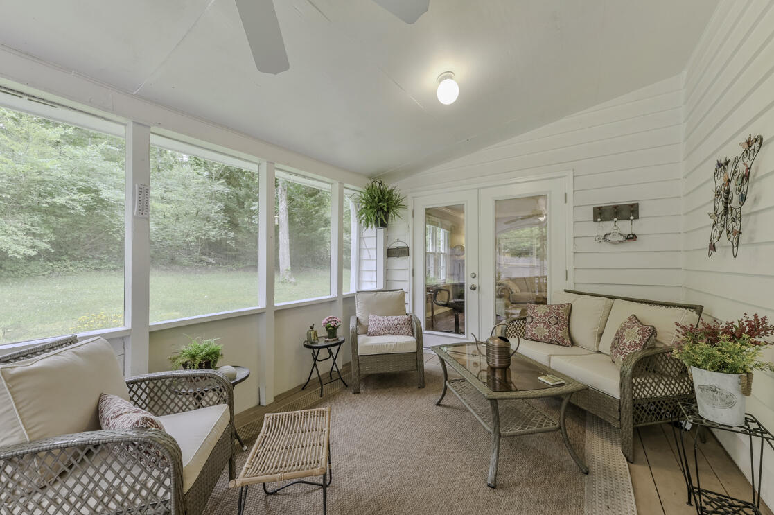 46 Hidden Brook Lane, 181