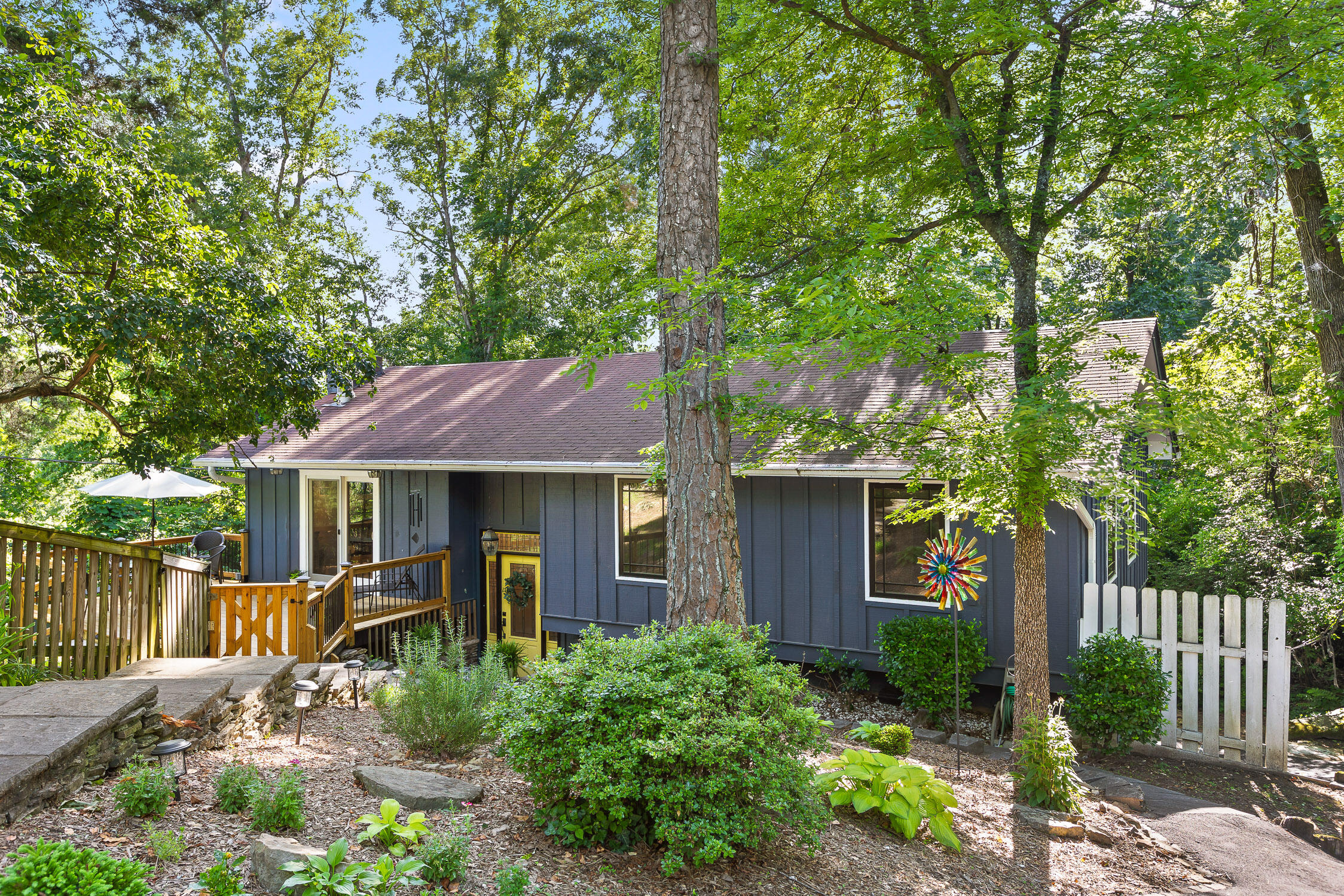 795 Cherokee Ln