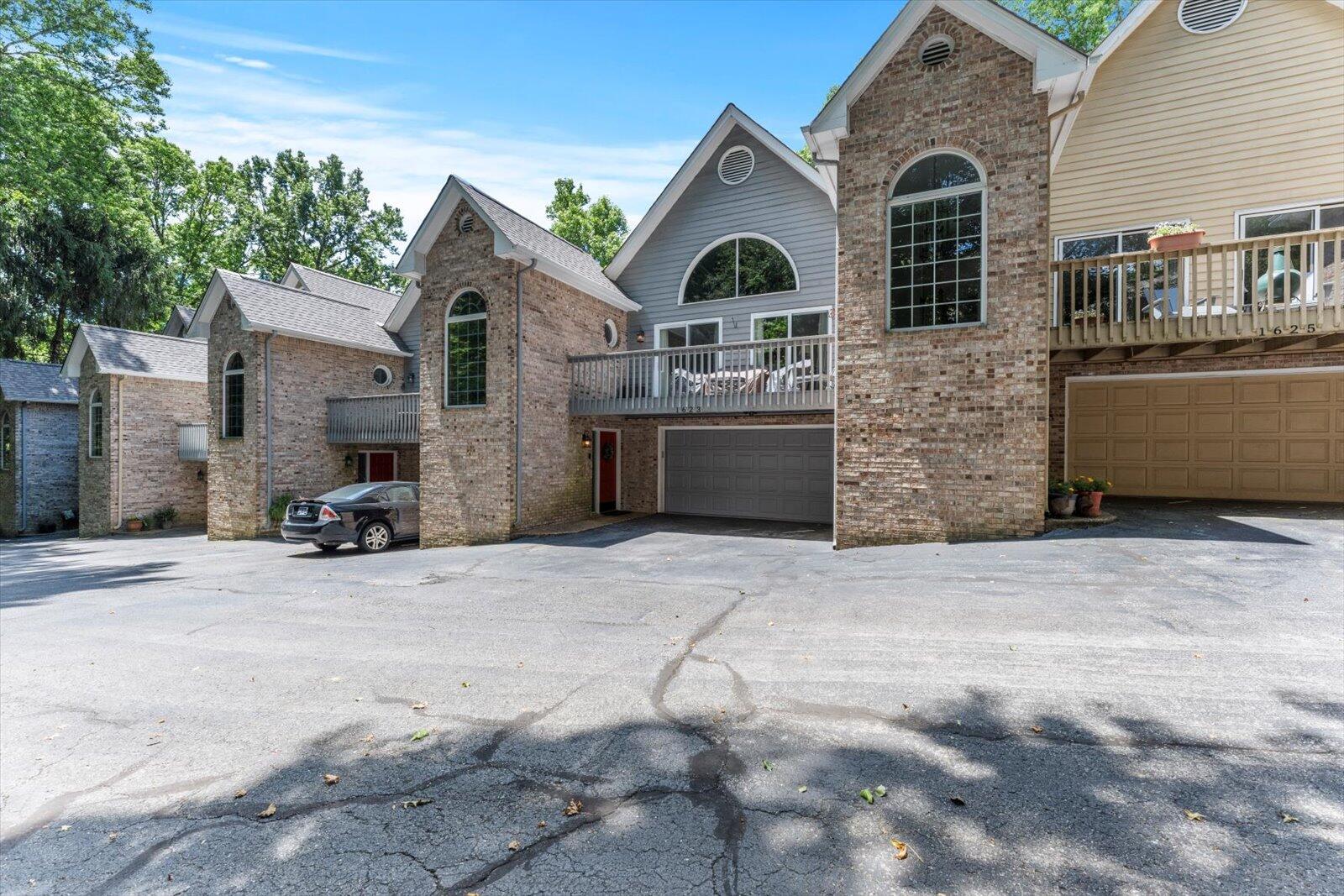 1623 Taft Highway