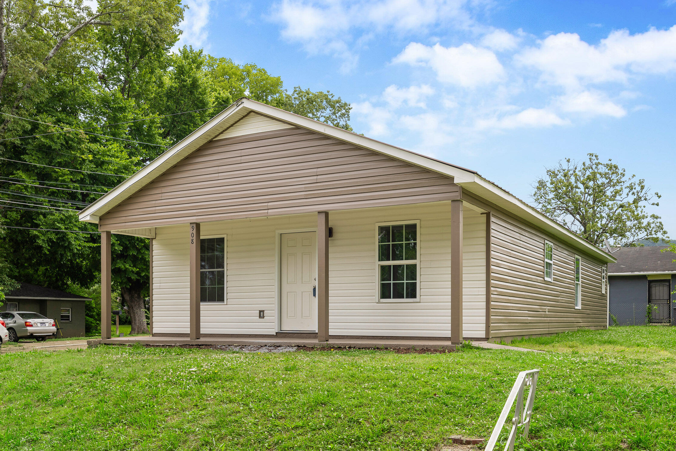 908 Roanoke Avenue